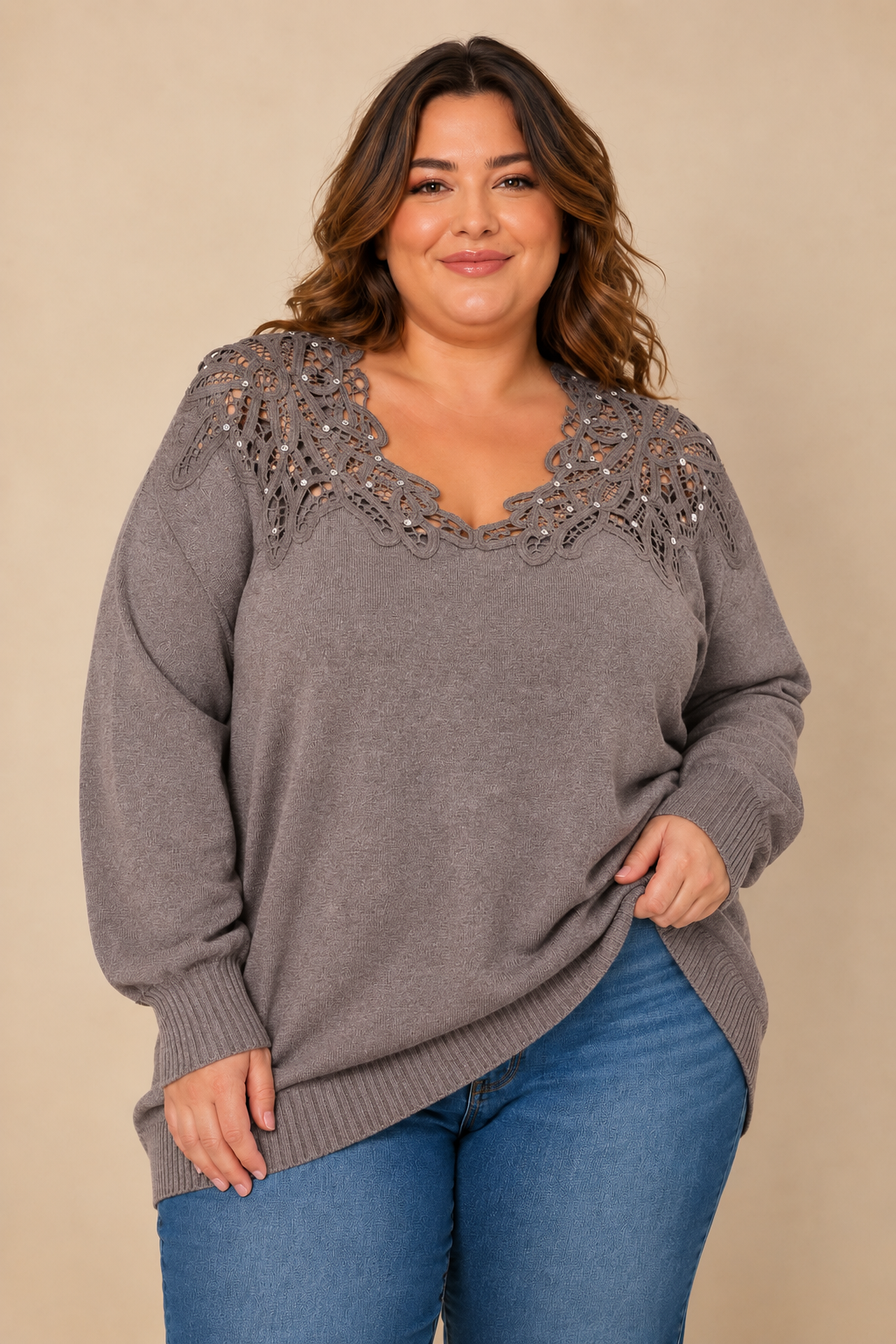Pull en maille douce avec détails en dentelle et strass ✨