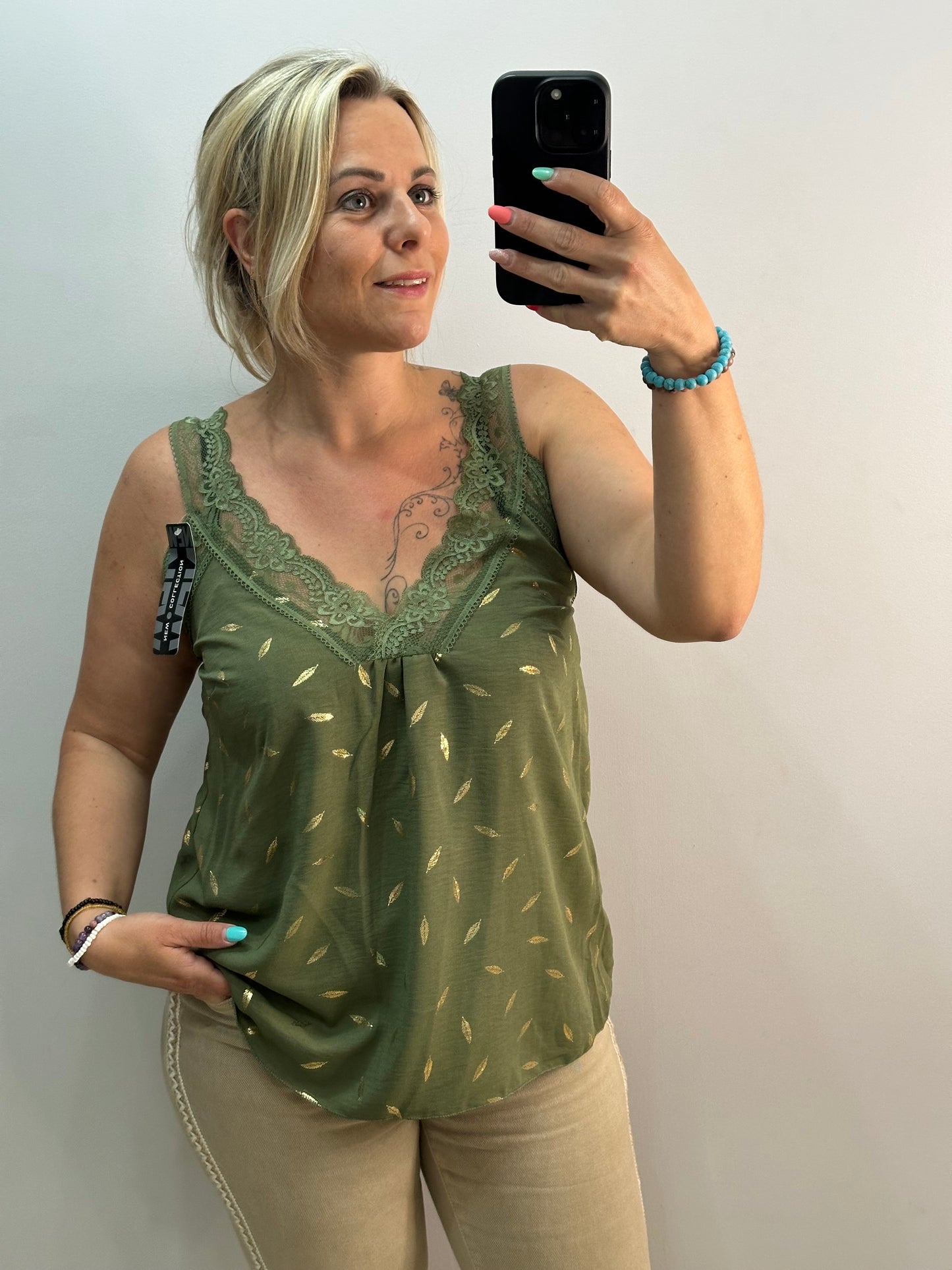 Top fluide en dentelle