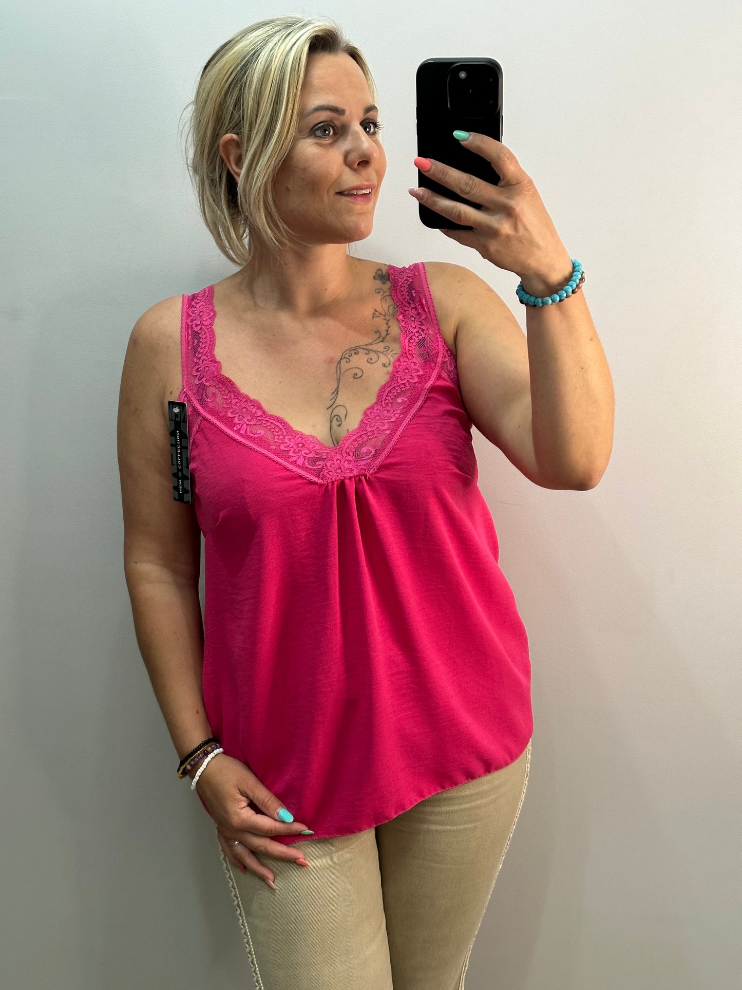 Top fluide en dentelle