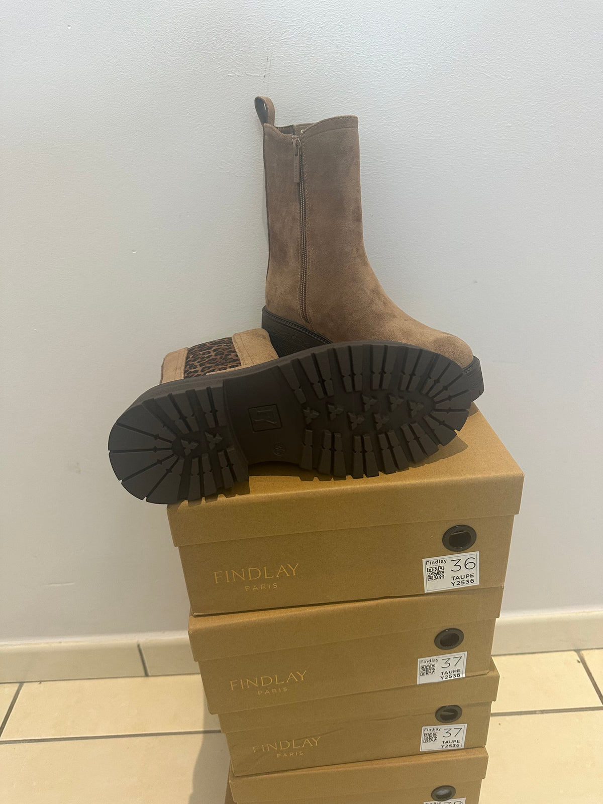 Bottines taupe avec touche léopard 🐆 (Copie)