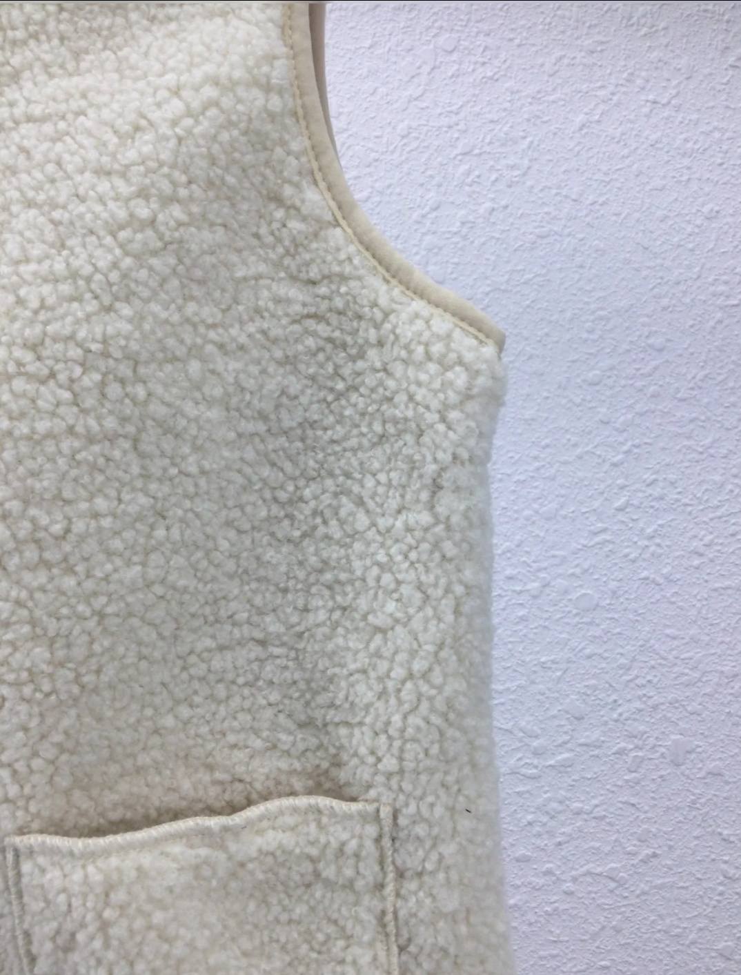 Gilet sans manches effet bouclettes