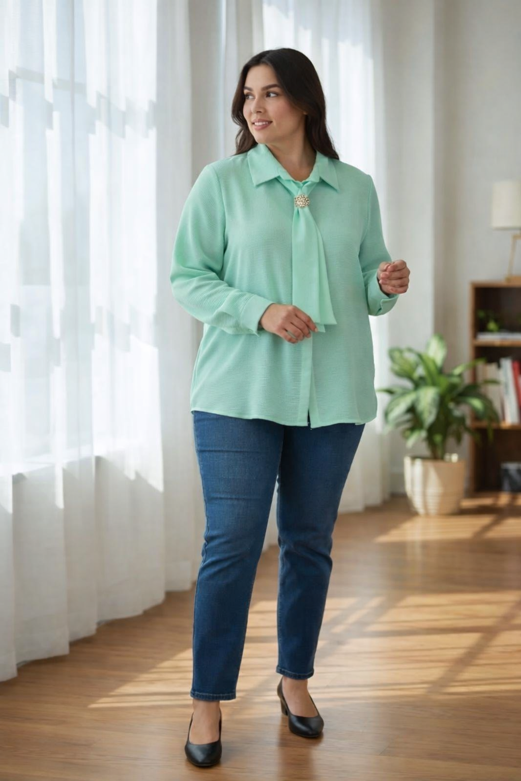 Blouse élégante fluide avec cravate