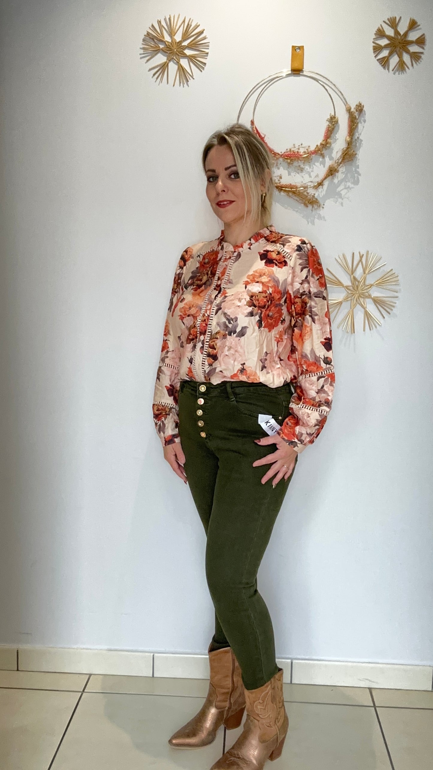 Blouse fleurie élégante et romantique