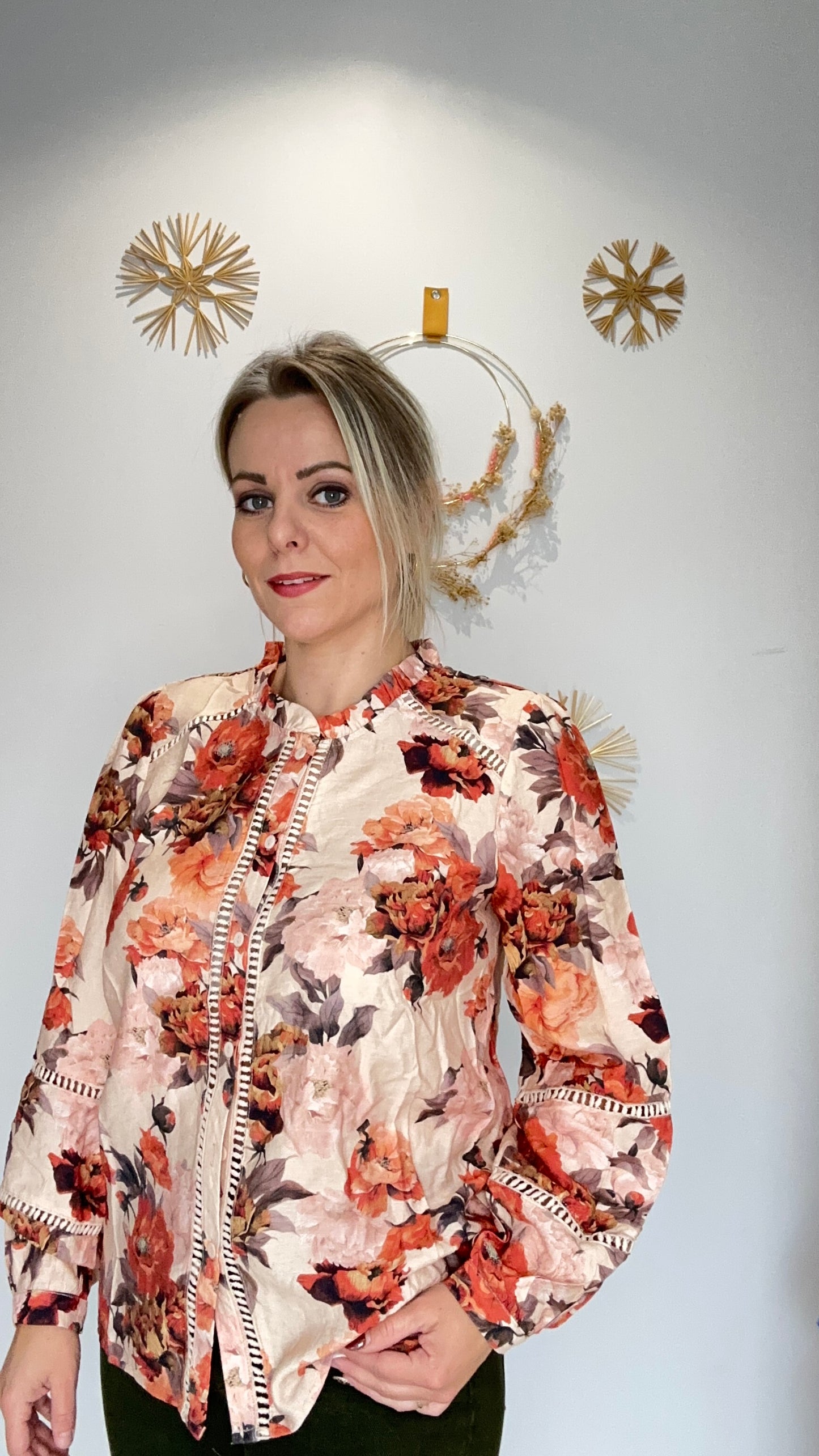 Blouse fleurie élégante et romantique