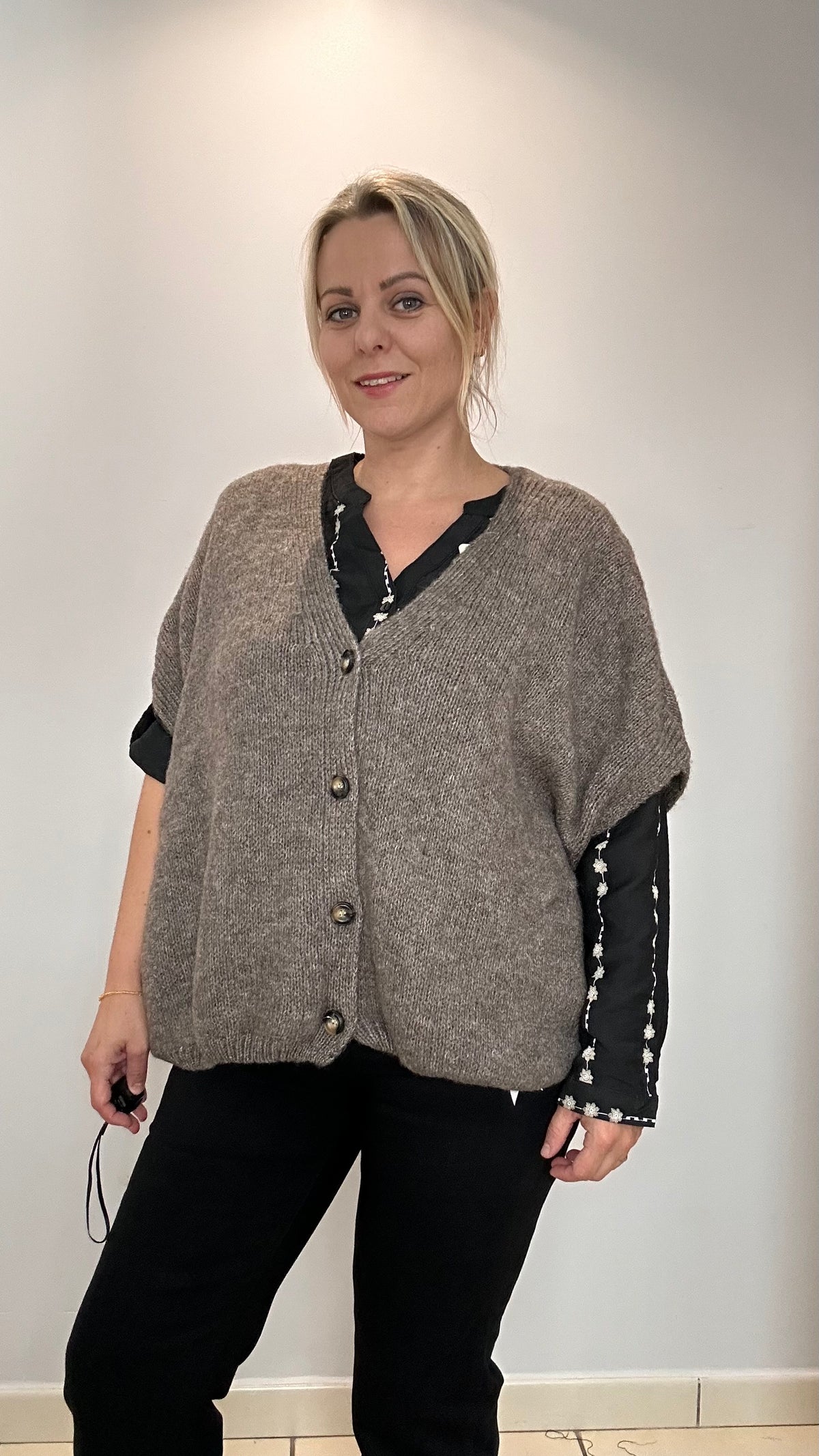 💜 Blouse noire brodée