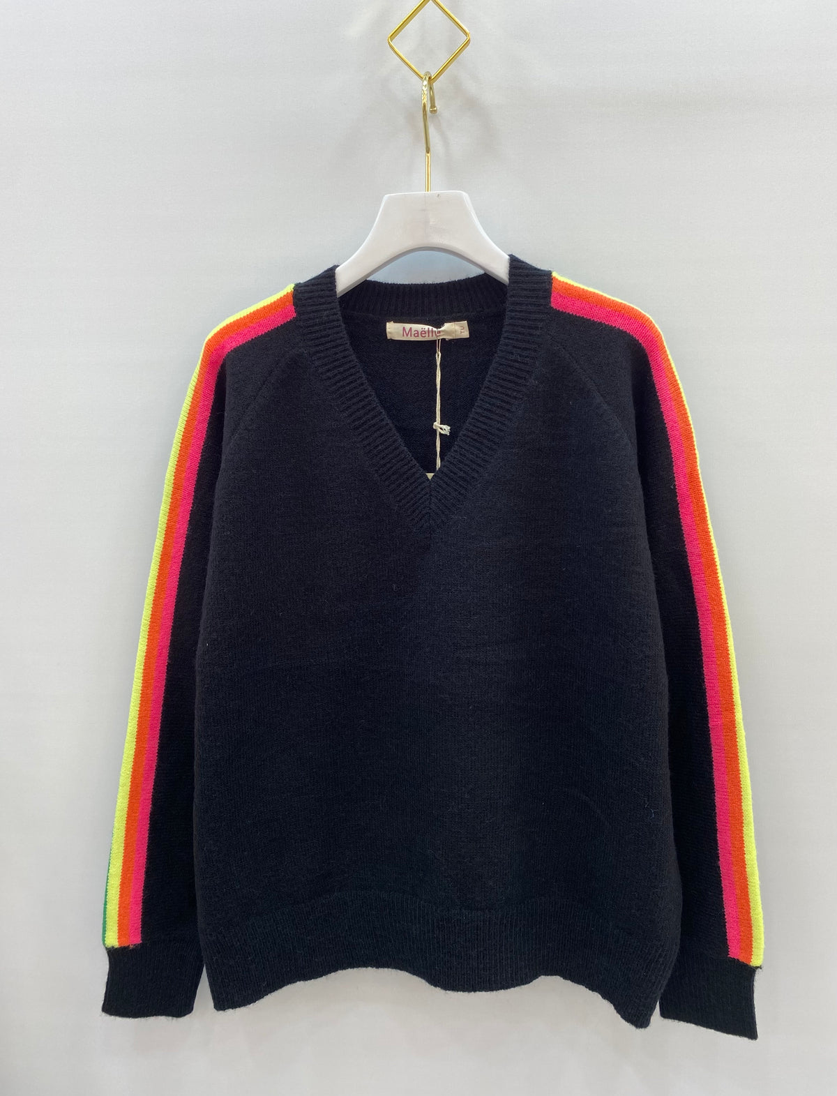 Pull noir col V à manches colorées 🖤