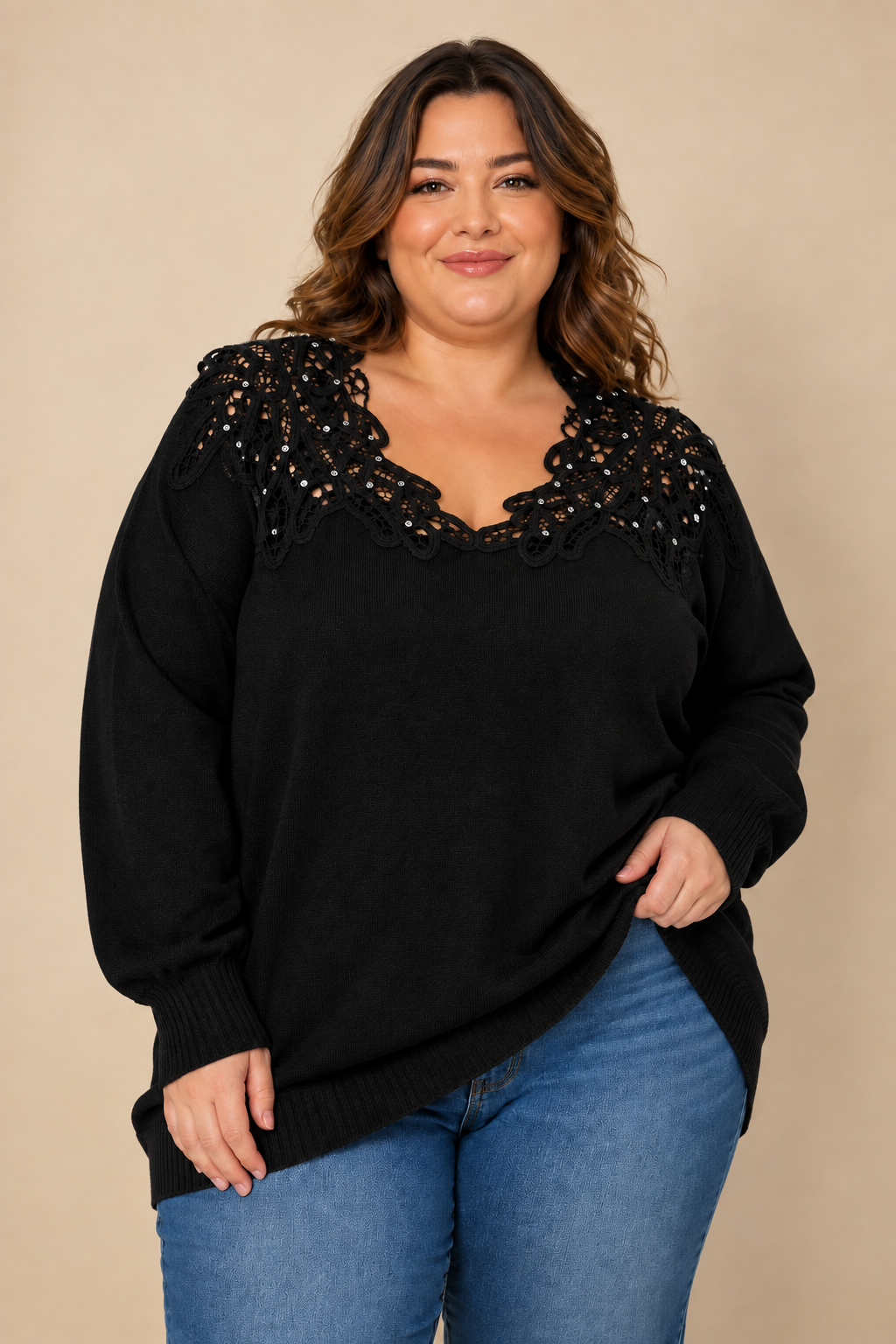 Pull en maille douce avec détails en dentelle et strass ✨