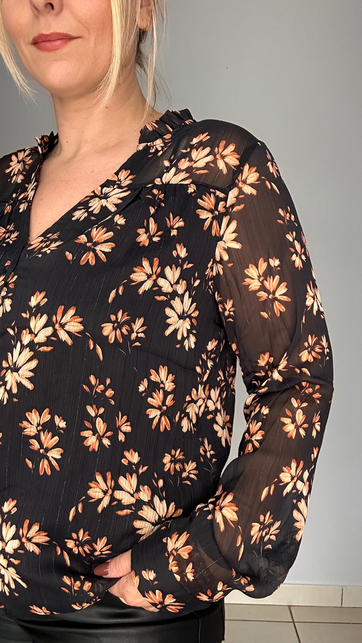 Nouvelle chemise noire fleurie 🌸🖤