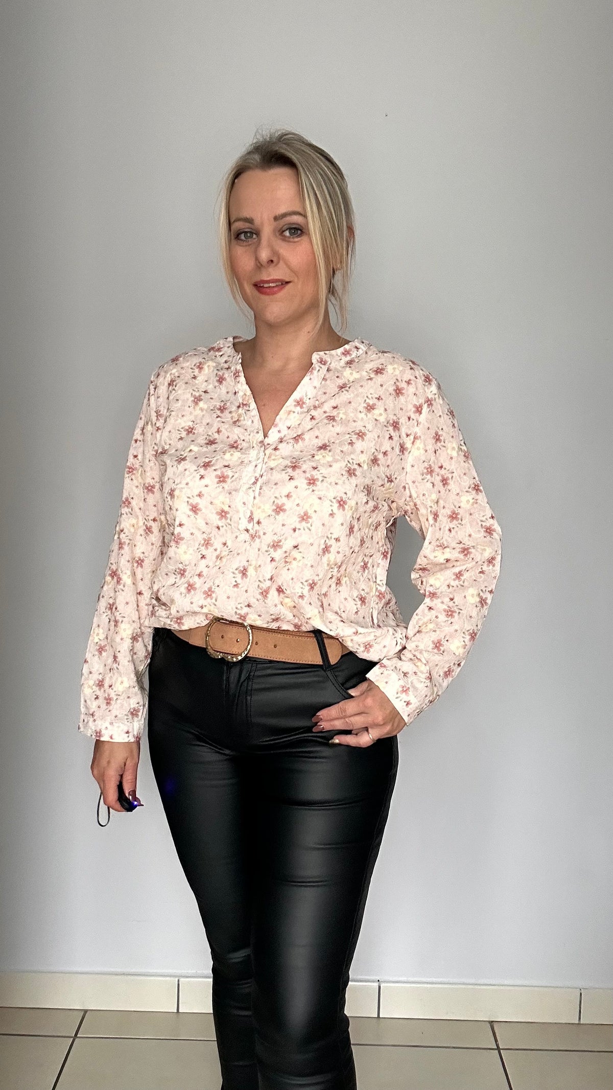 Blouse brodée rose