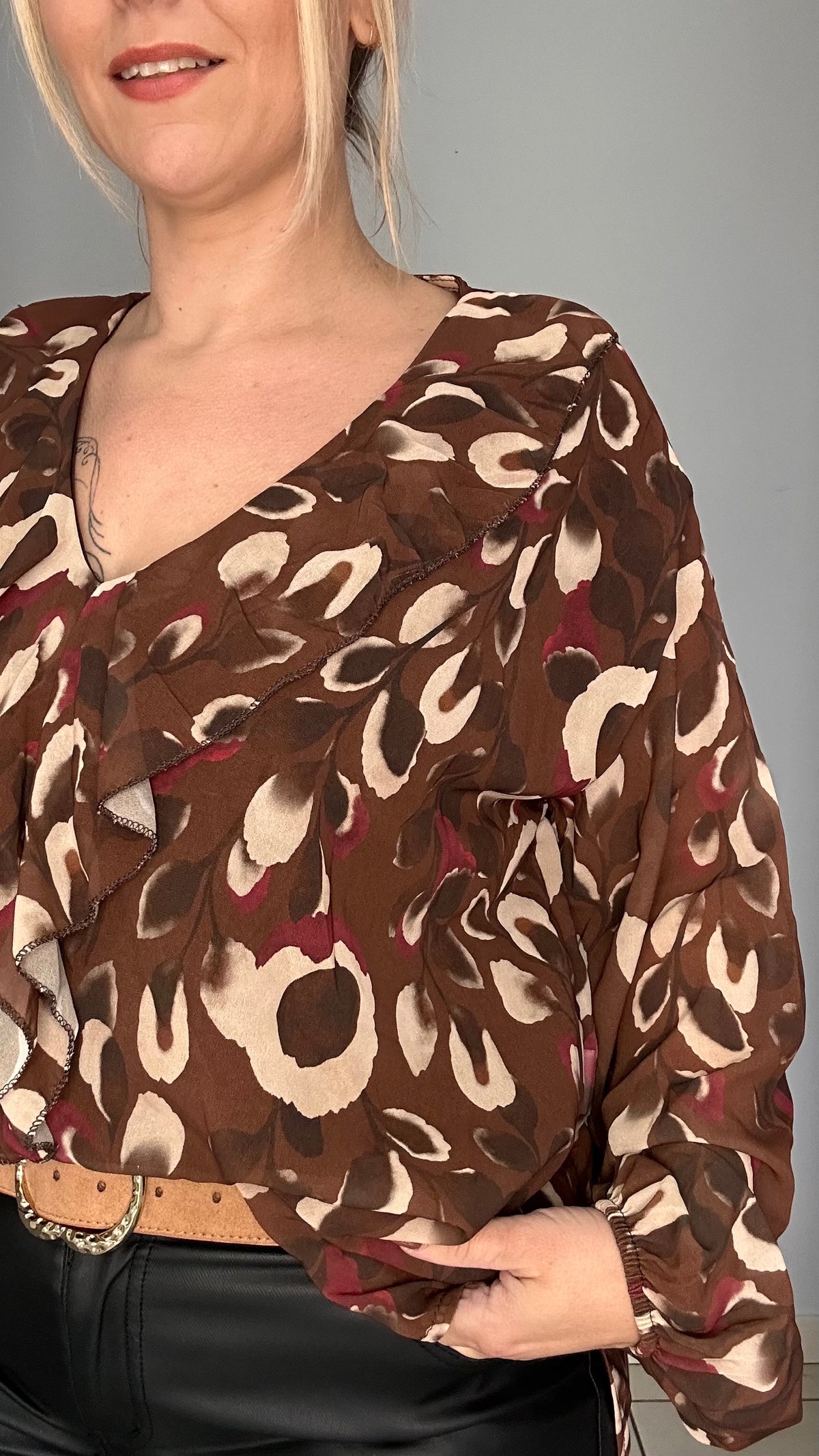 Blouse fluide imprimée col volanté