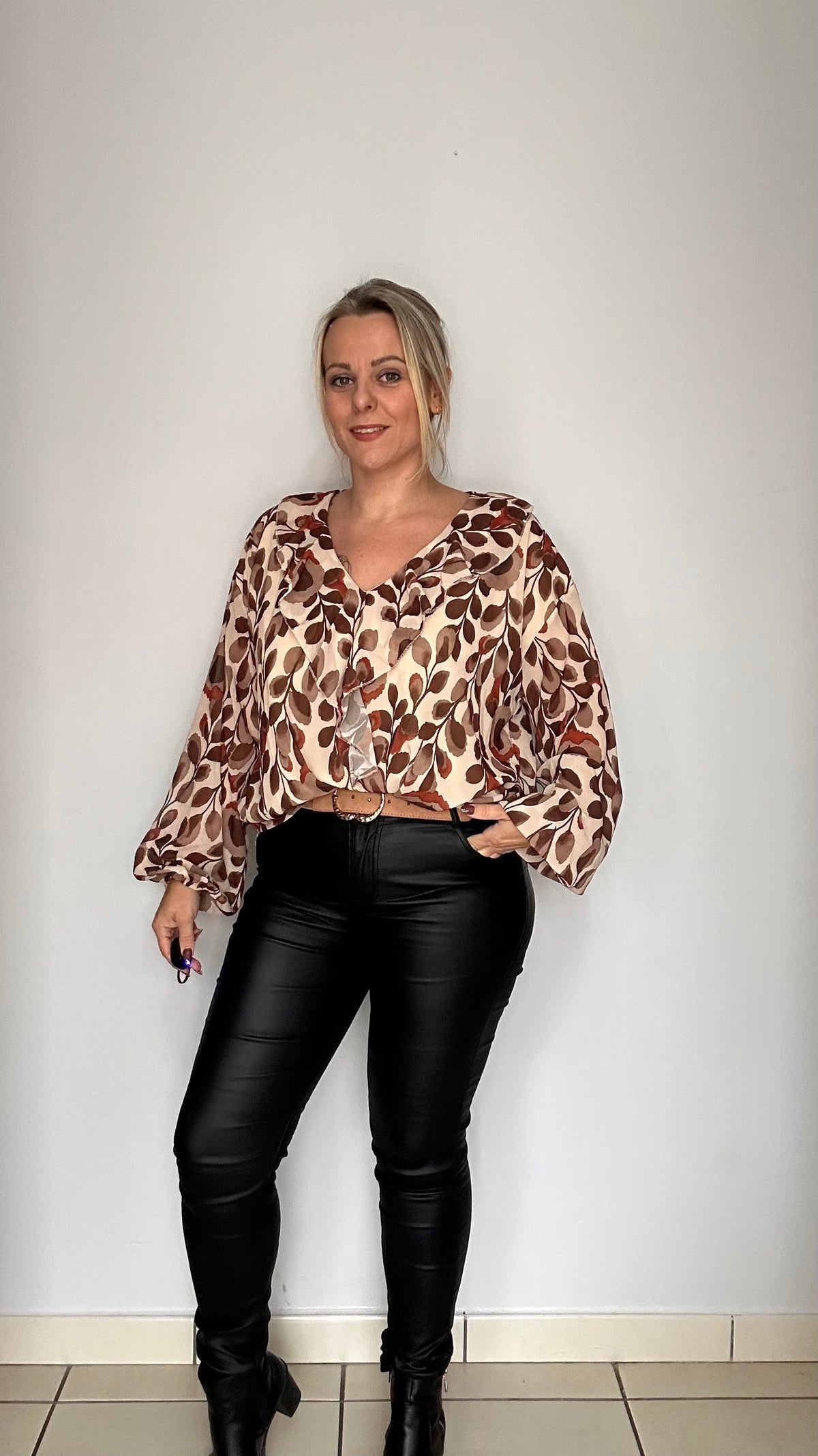 Blouse fluide imprimée col volanté