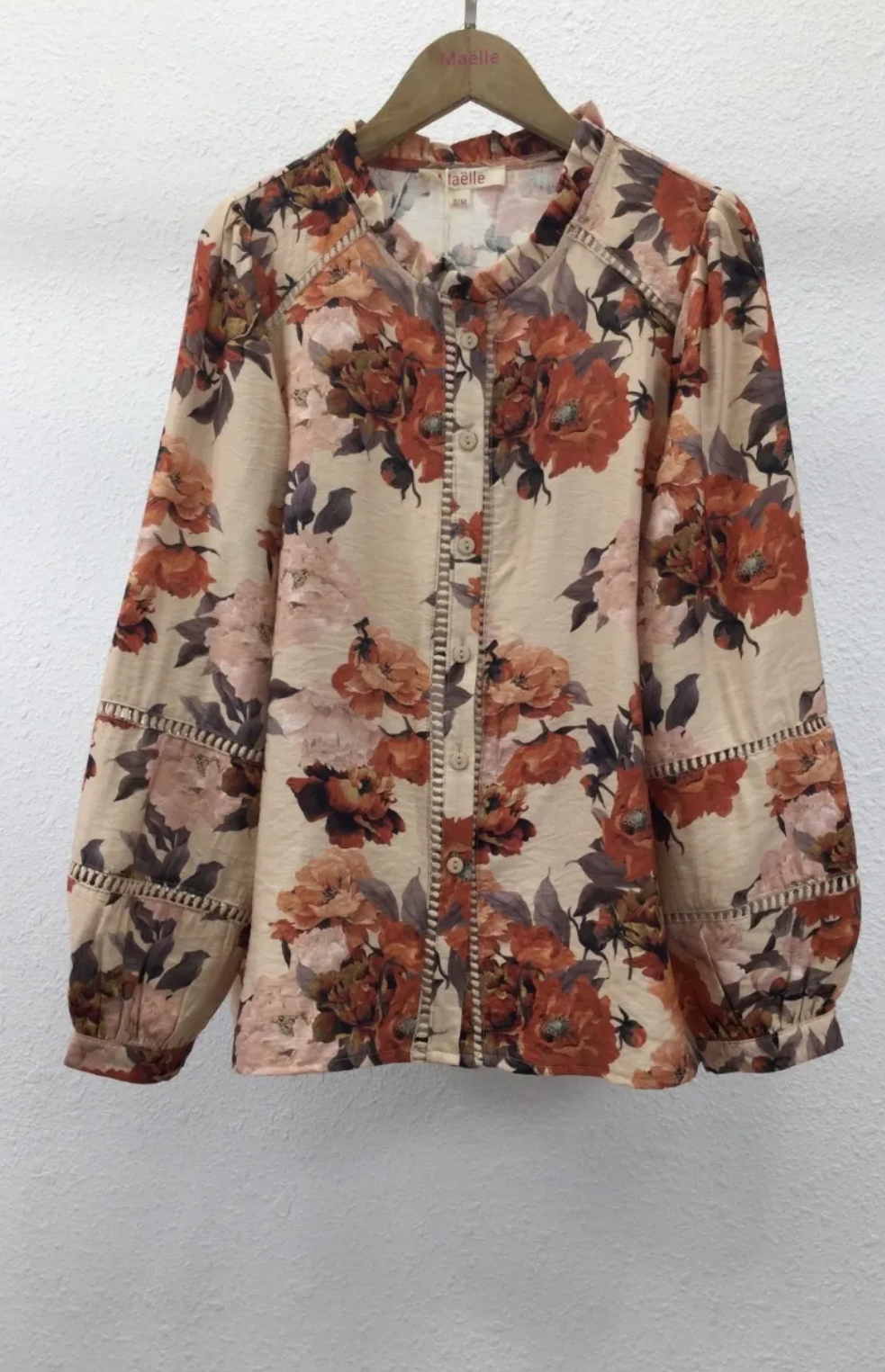Blouse fleurie élégante et romantique
