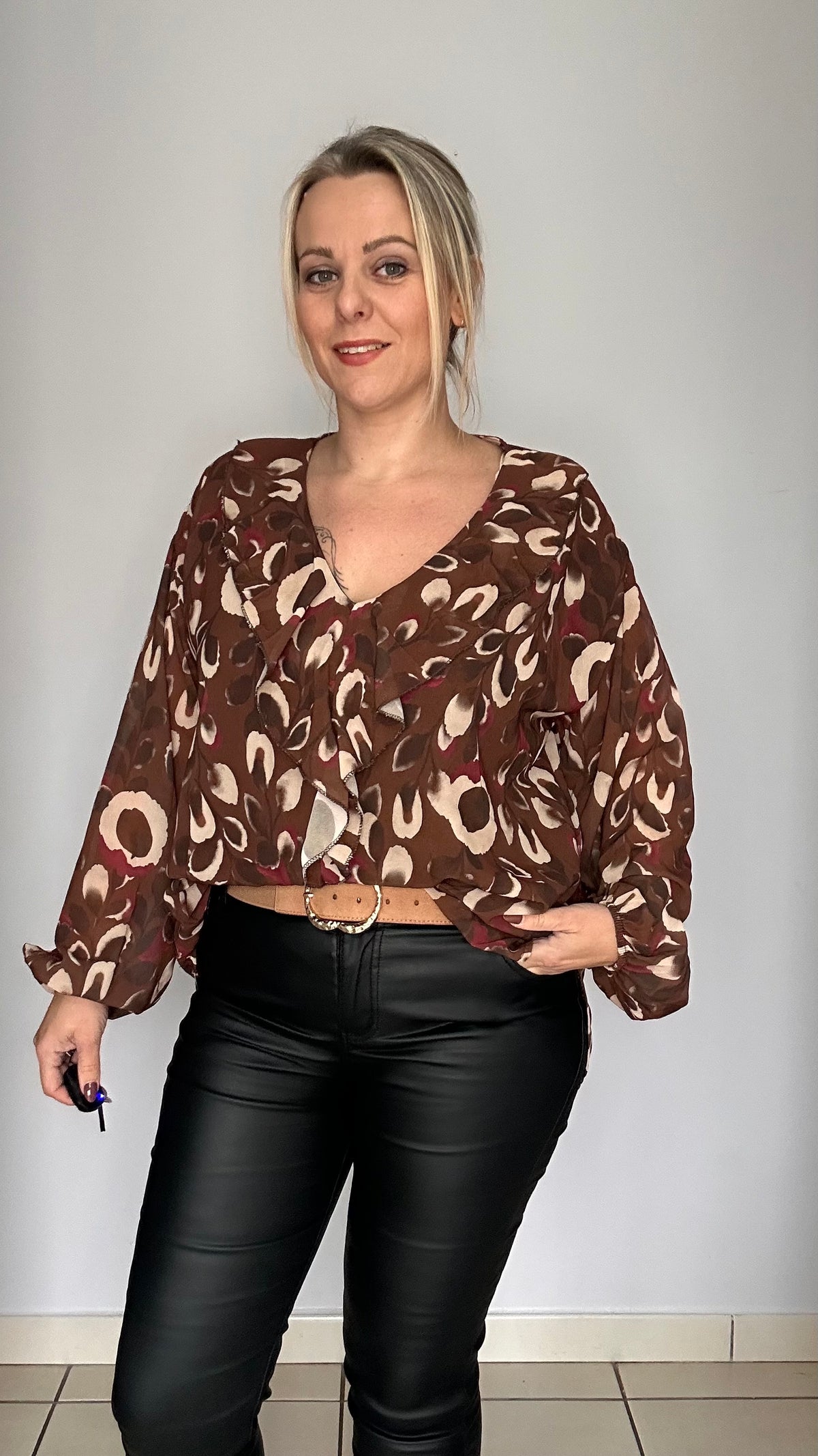 Blouse fluide imprimée col volanté