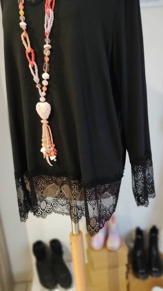 top dentelle col V