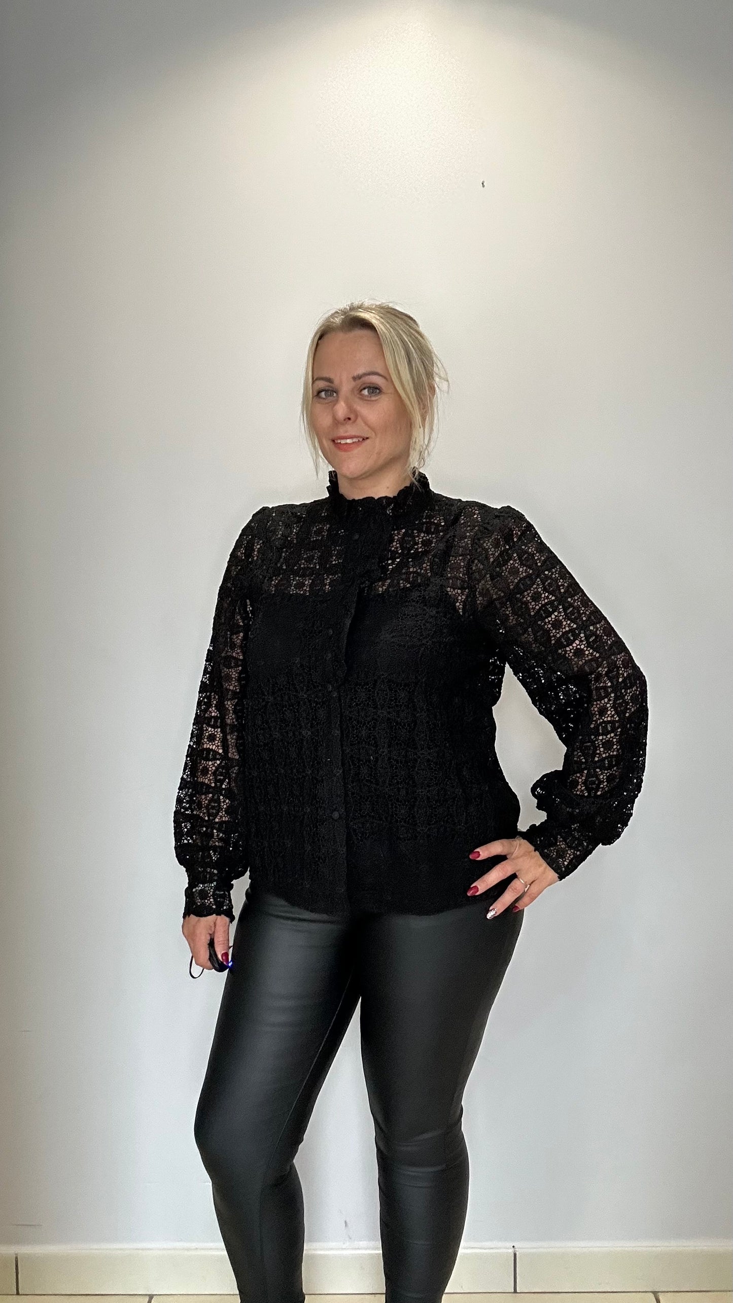Chemise élégante en dentelle