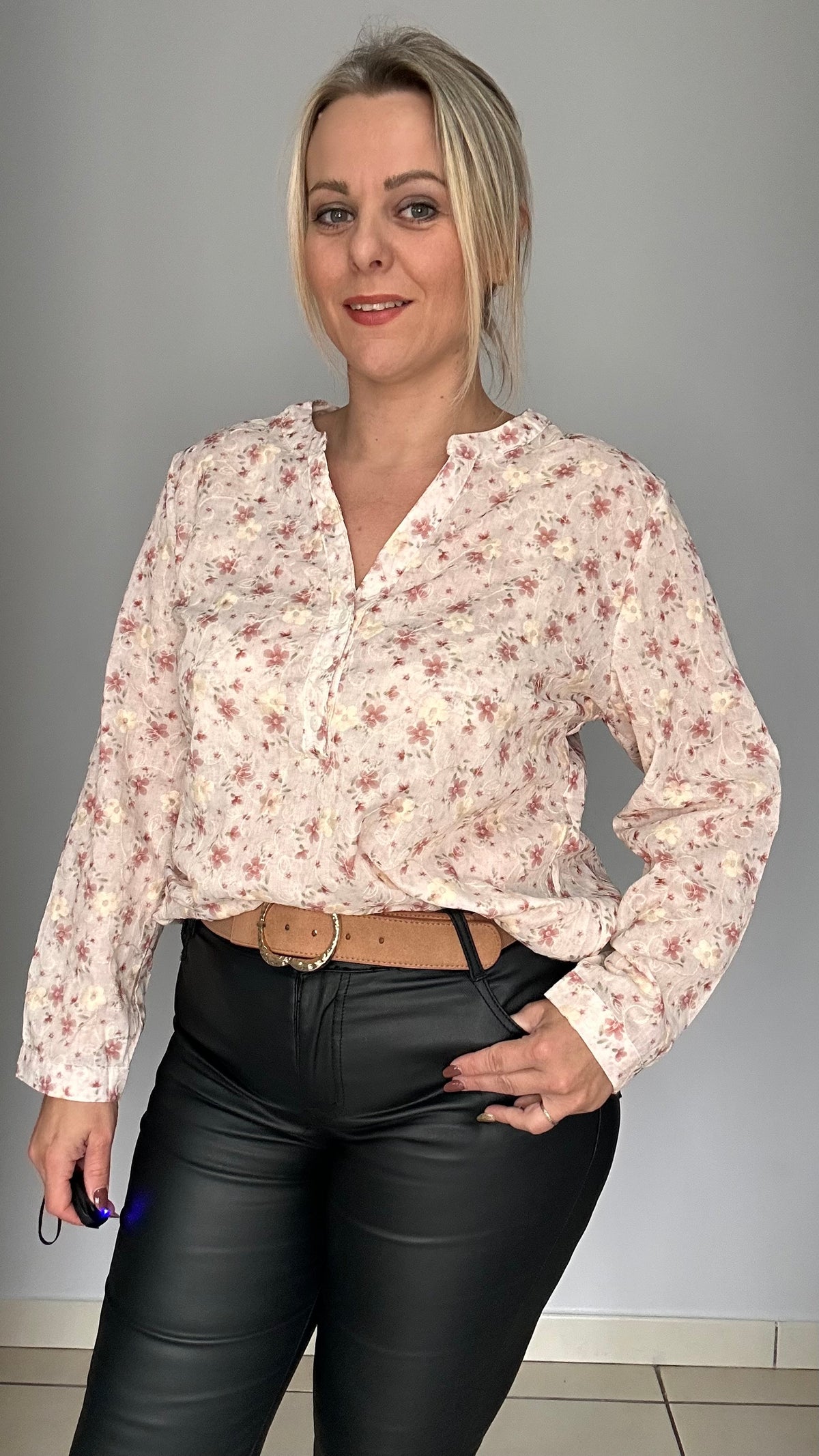 Blouse brodée rose