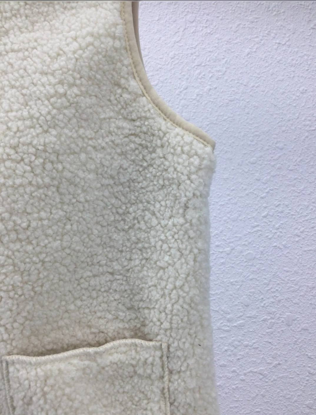 Gilet sans manches effet bouclettes