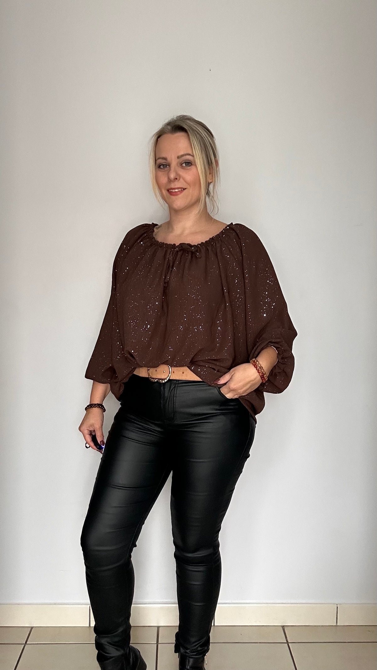 Blouse à paillettes avec nœud décoratif ✨