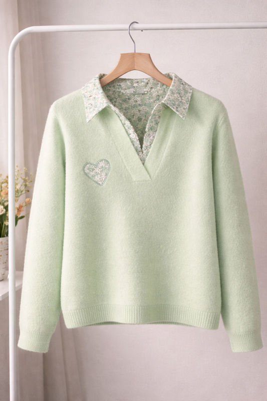Pull col V avec col chemise fleuri – Vert pastel