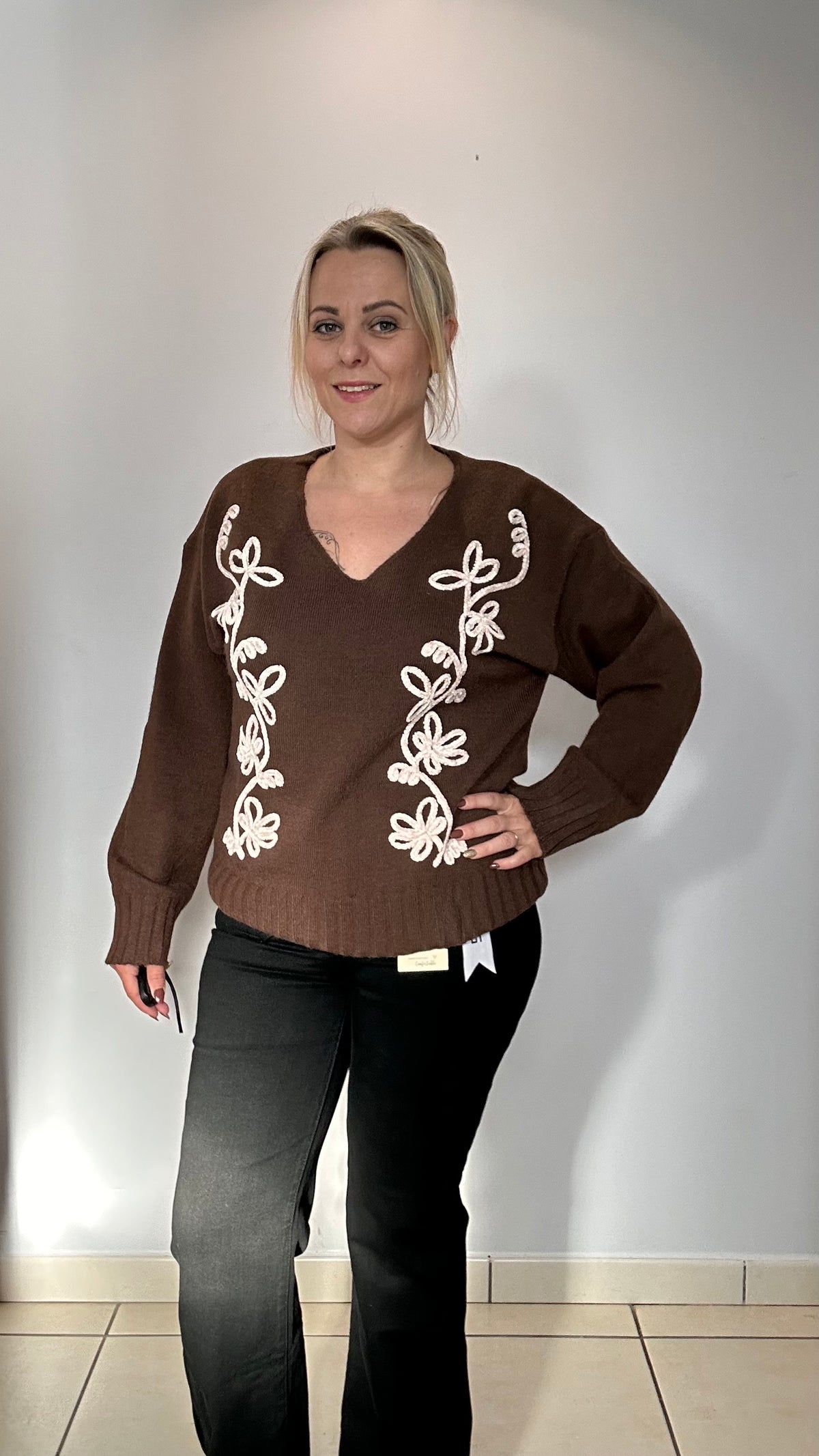 Pull brodé automne-hiver ✨