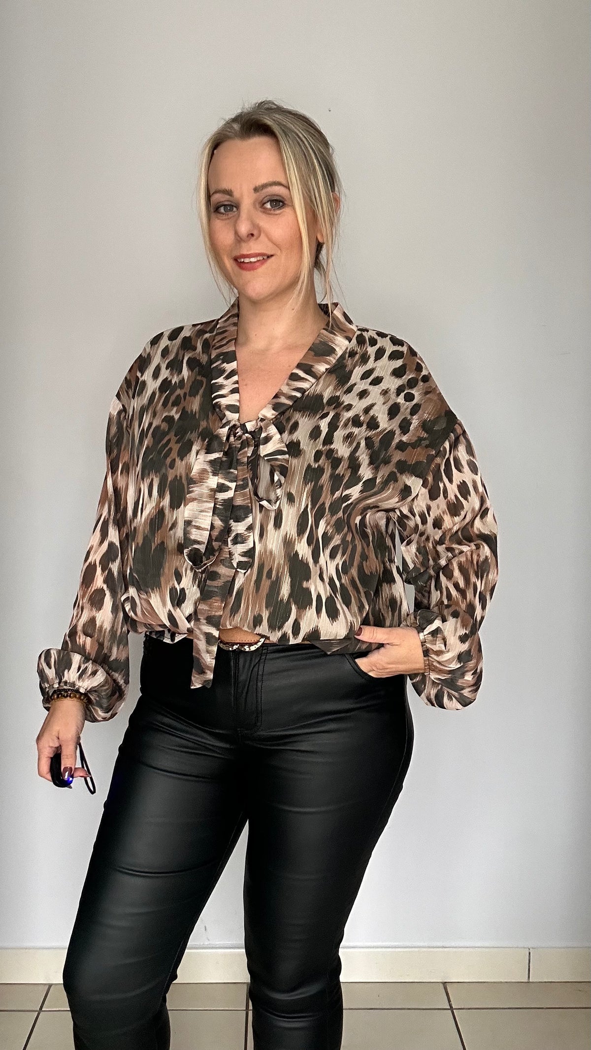 Blouse fluide imprimée à nouer