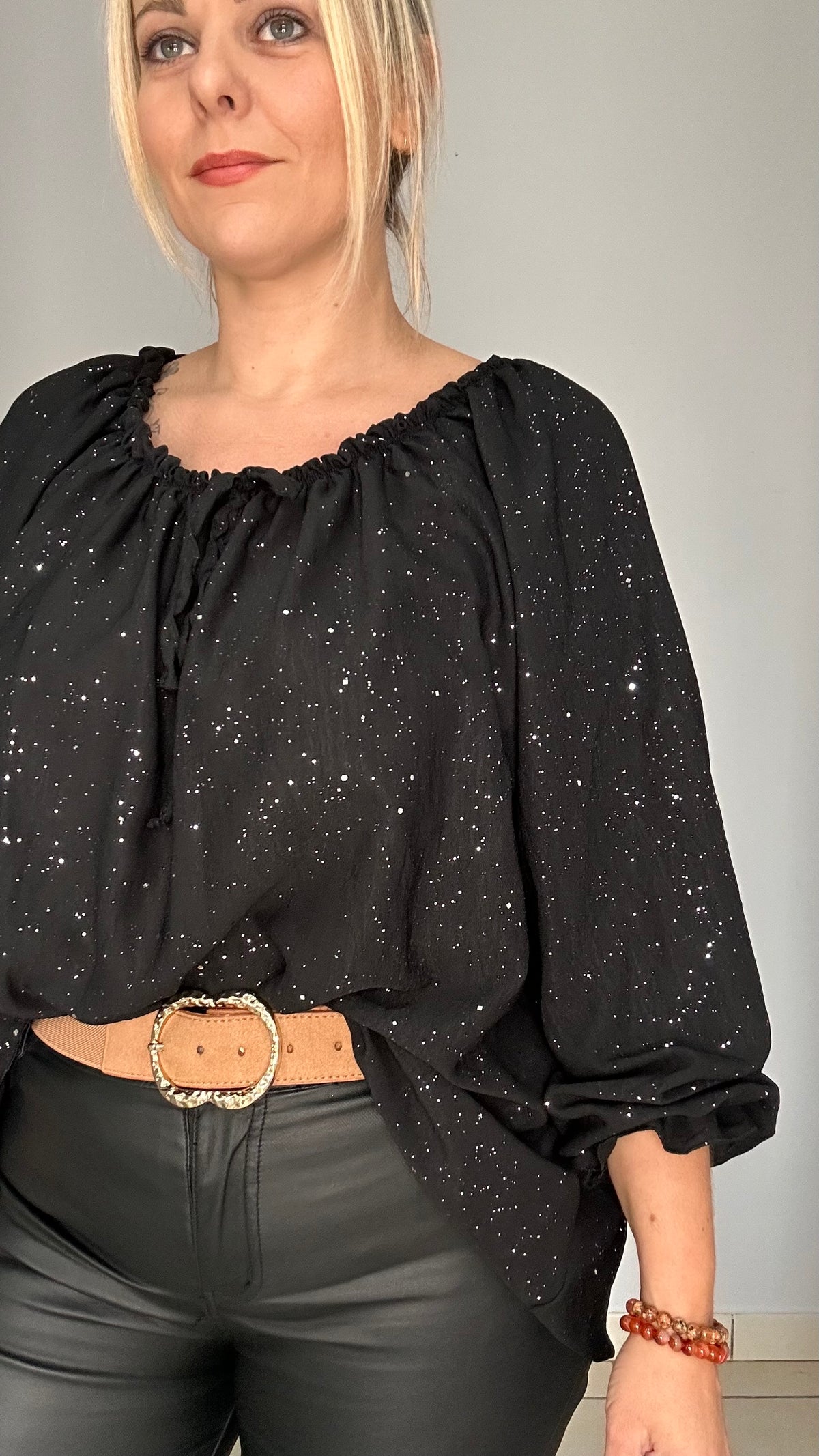Blouse à paillettes avec nœud décoratif ✨