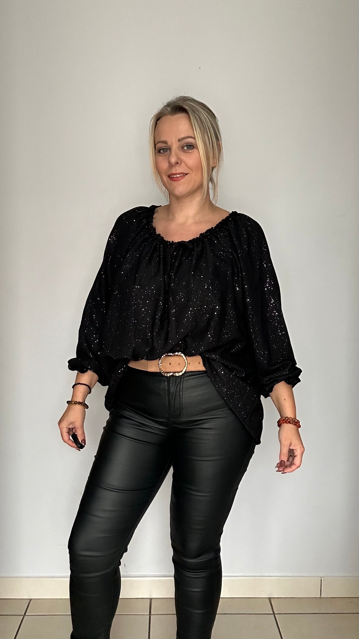 Blouse à paillettes avec nœud décoratif ✨