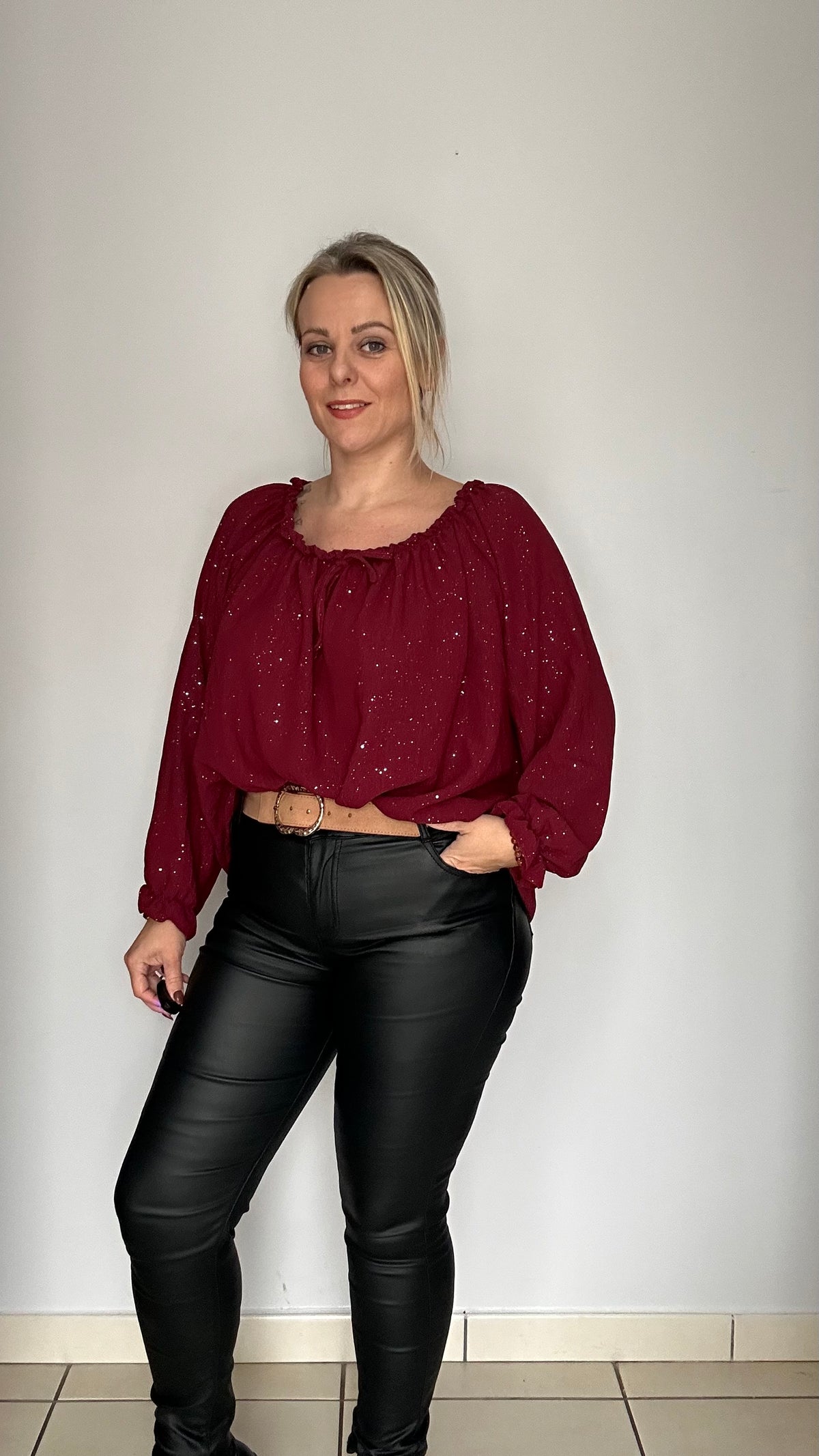 Blouse à paillettes avec nœud décoratif ✨
