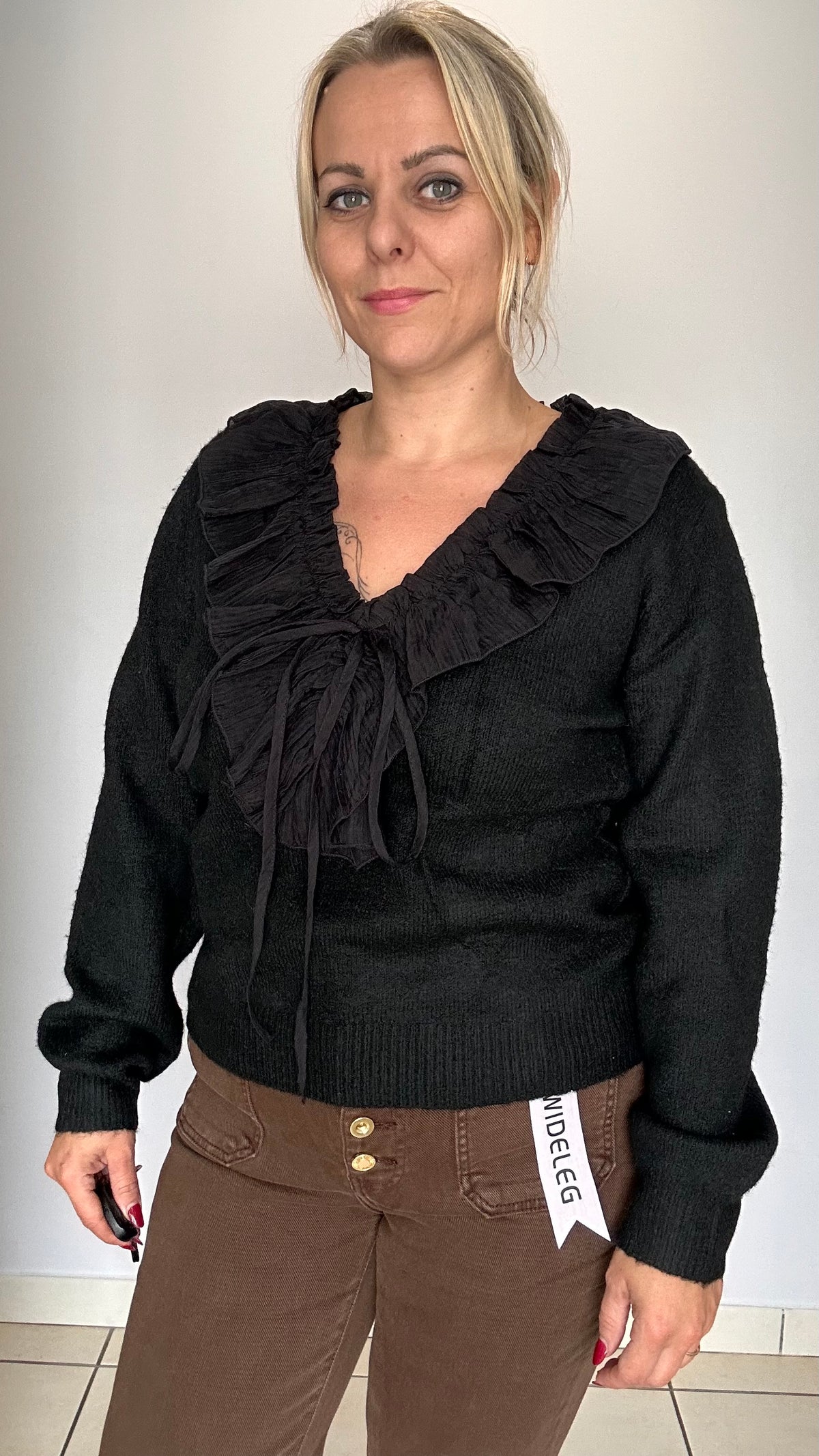 Pull noir col V tout doux 🖤