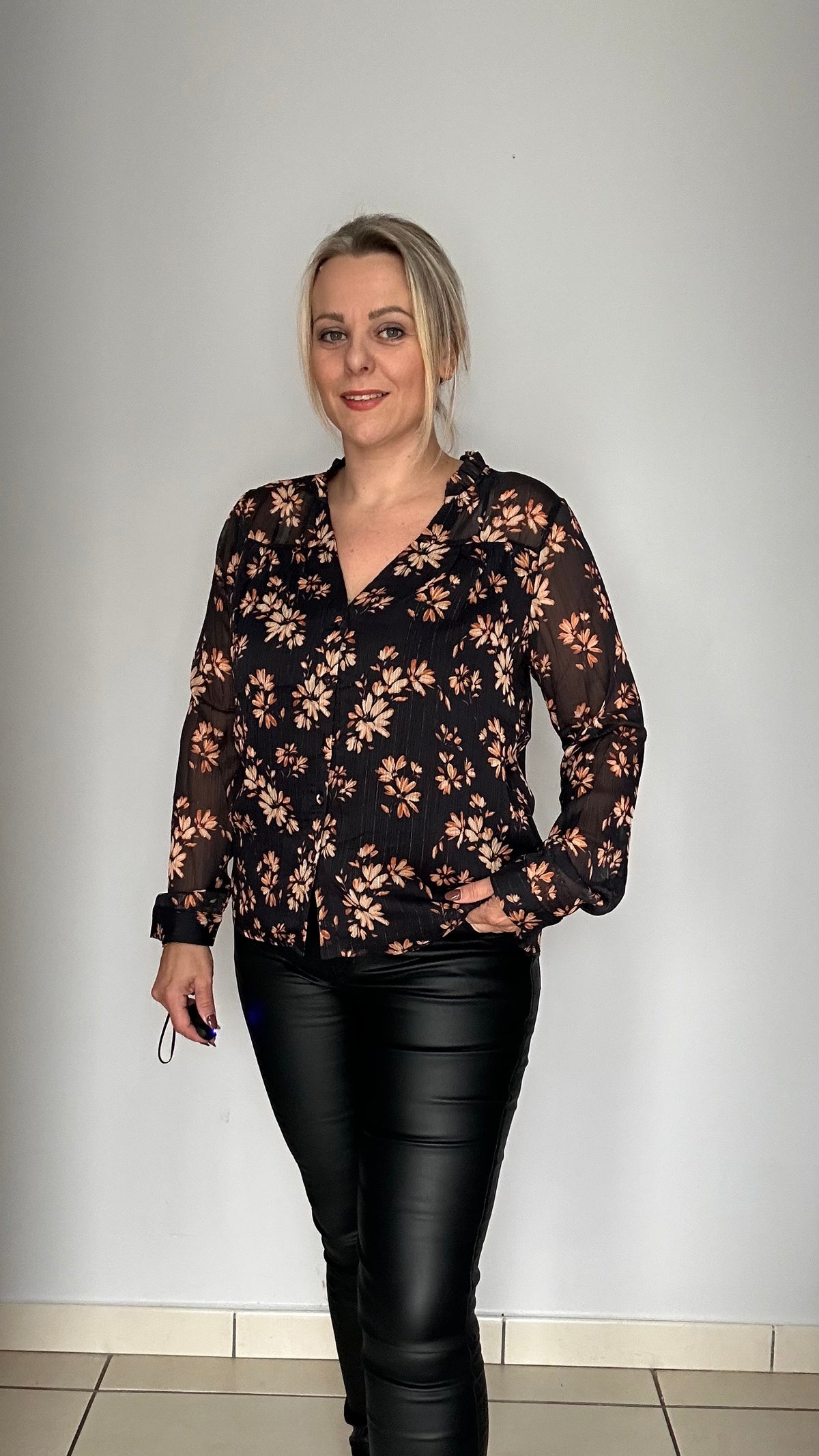 Nouvelle chemise noire fleurie 🌸🖤