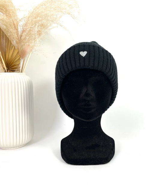 BONNET AVEC SA SIGNATURE EN PETIT CŒUR BRODÉ