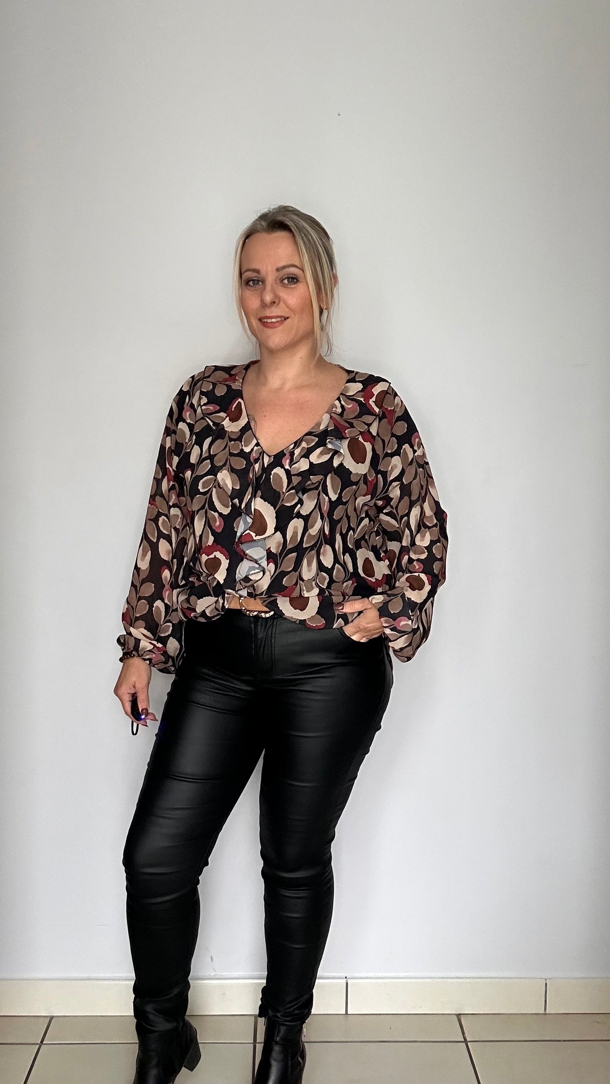 Blouse fluide imprimée col volanté