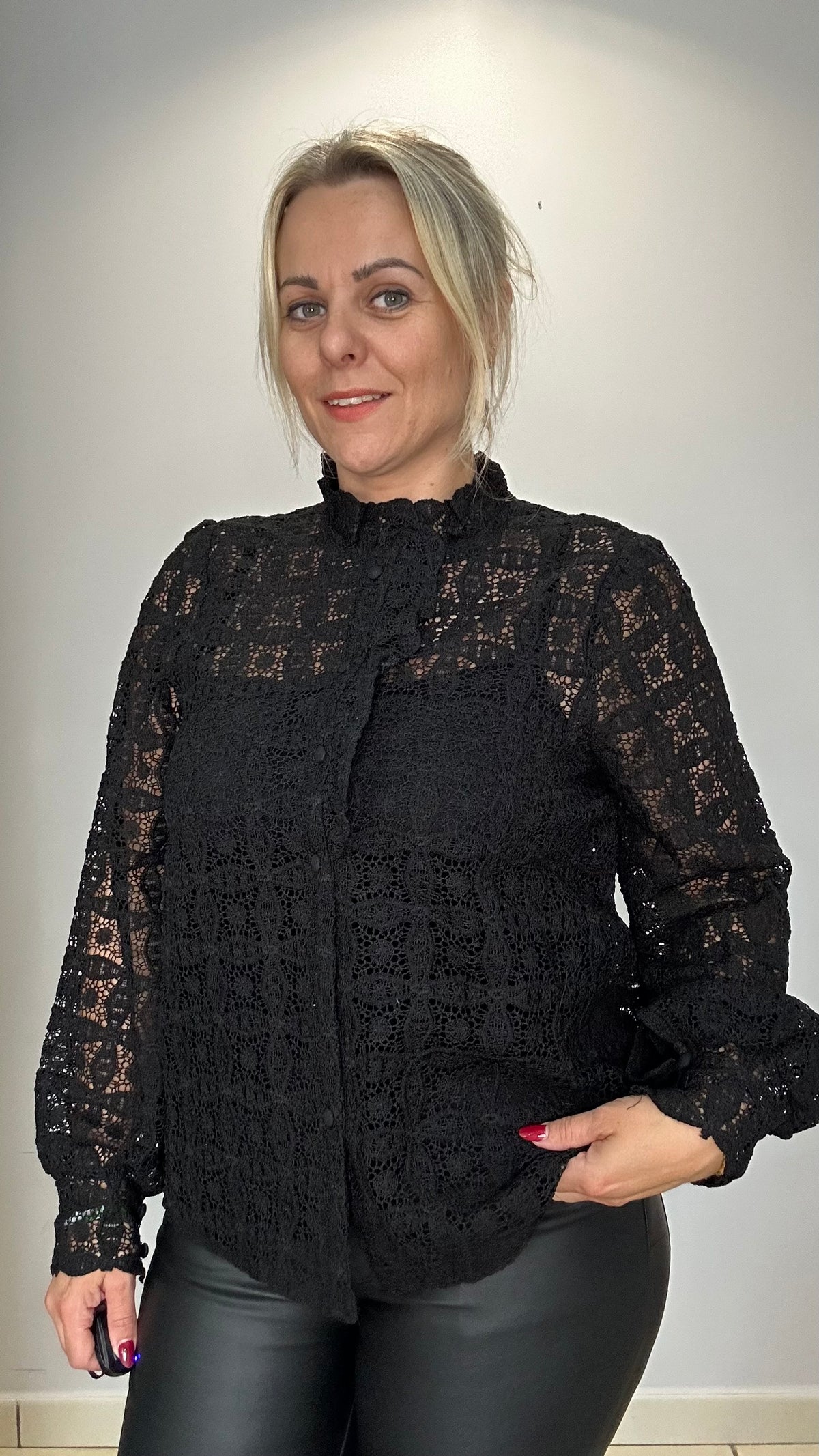 Chemise élégante en dentelle