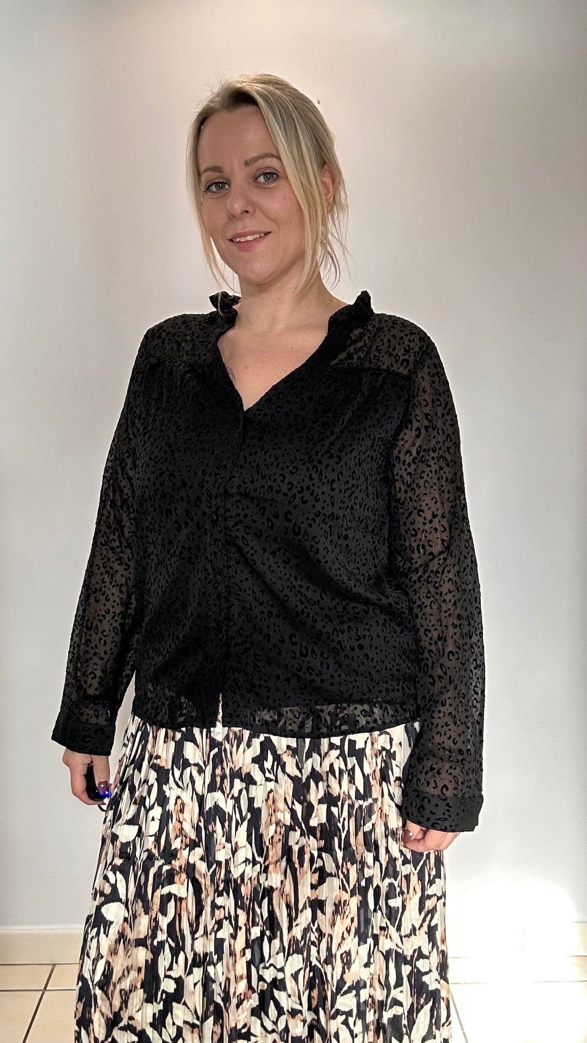 Chemise effet velours et une petite touche léopard. 🐆