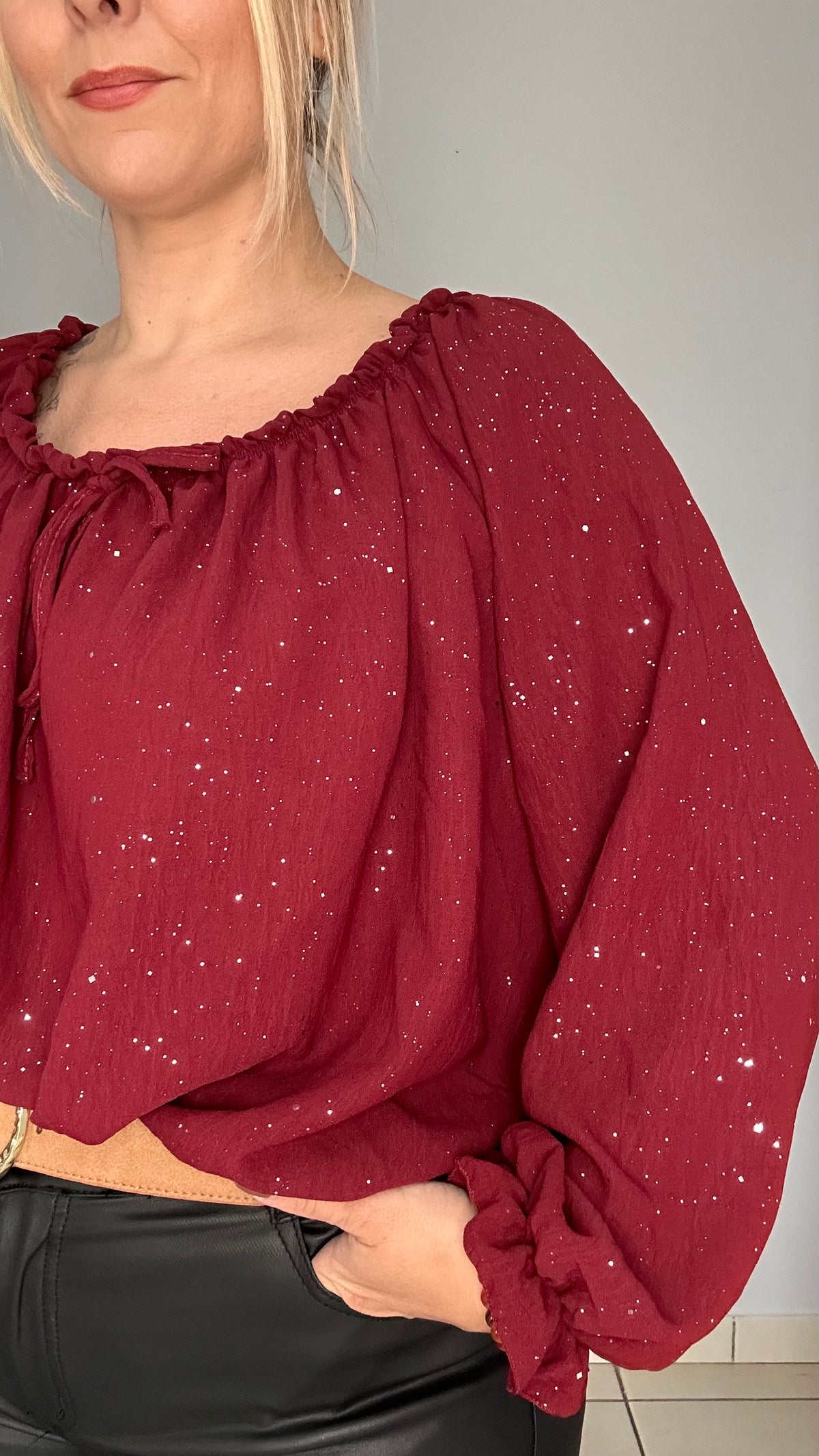 Blouse à paillettes avec nœud décoratif ✨