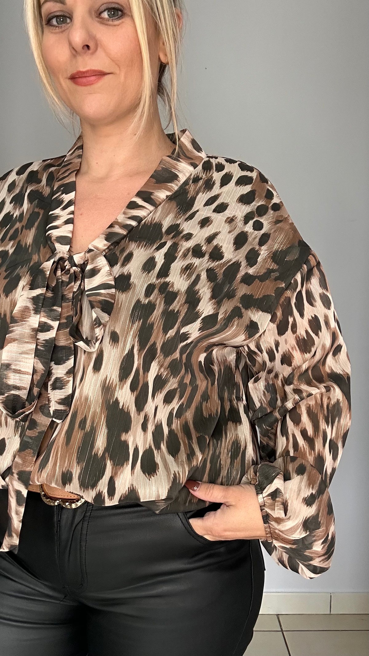 Blouse fluide imprimée à nouer