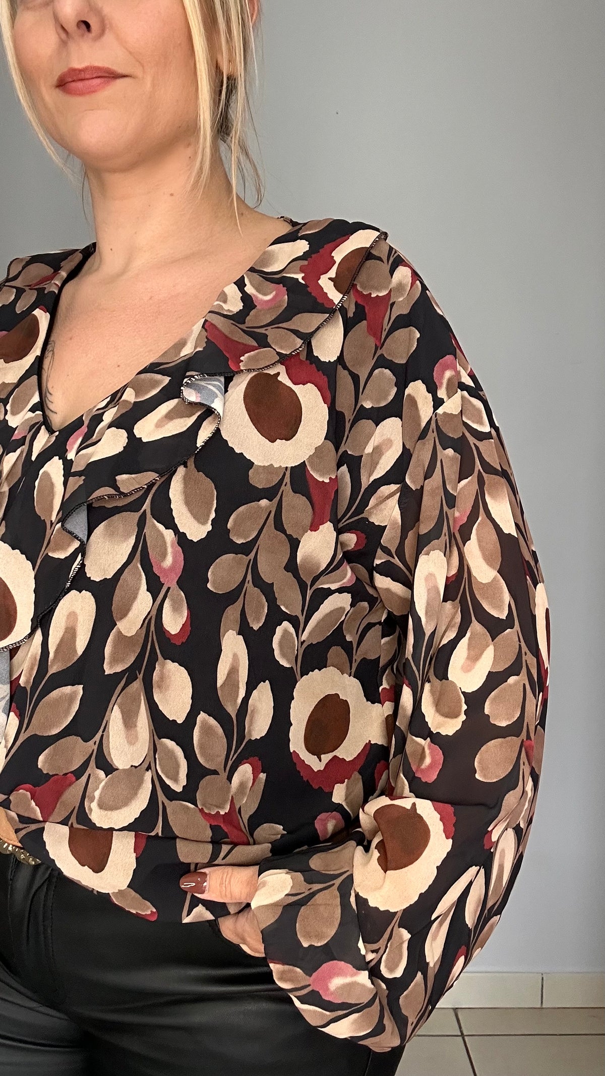 Blouse fluide imprimée col volanté