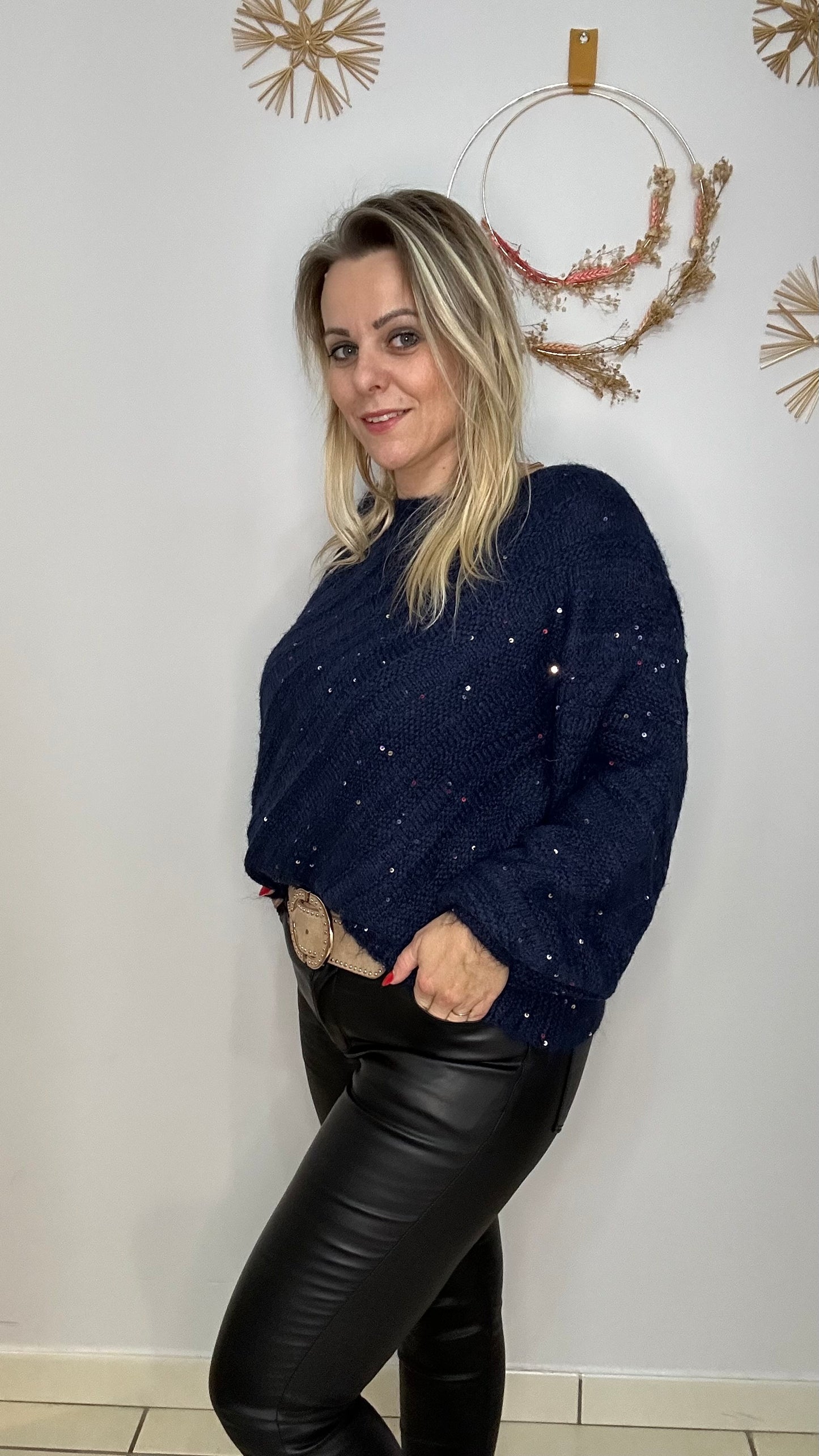 Pull en maille douce orné de sequins