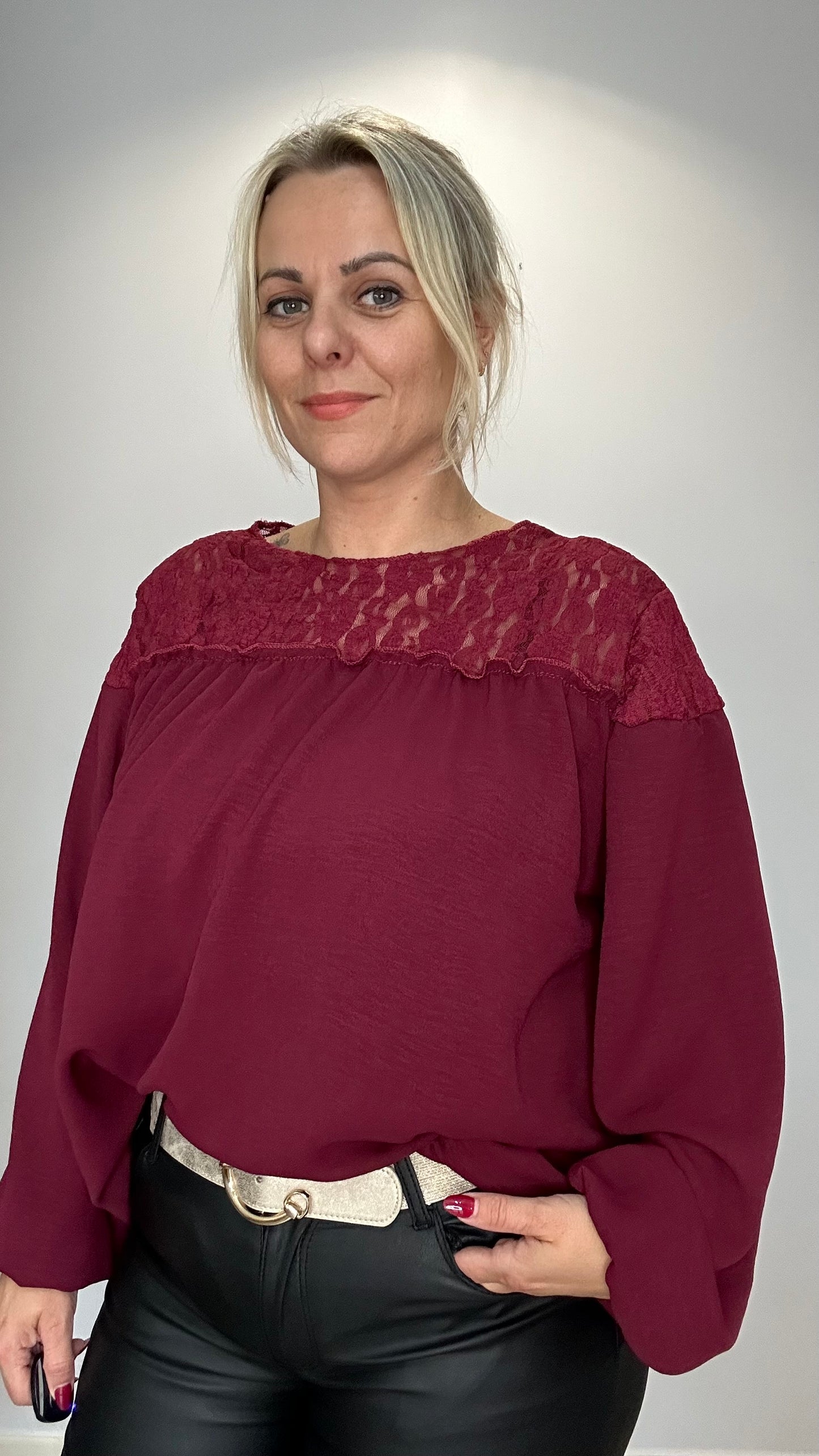 Nouvelle blouse dentelle bordeaux 🍷