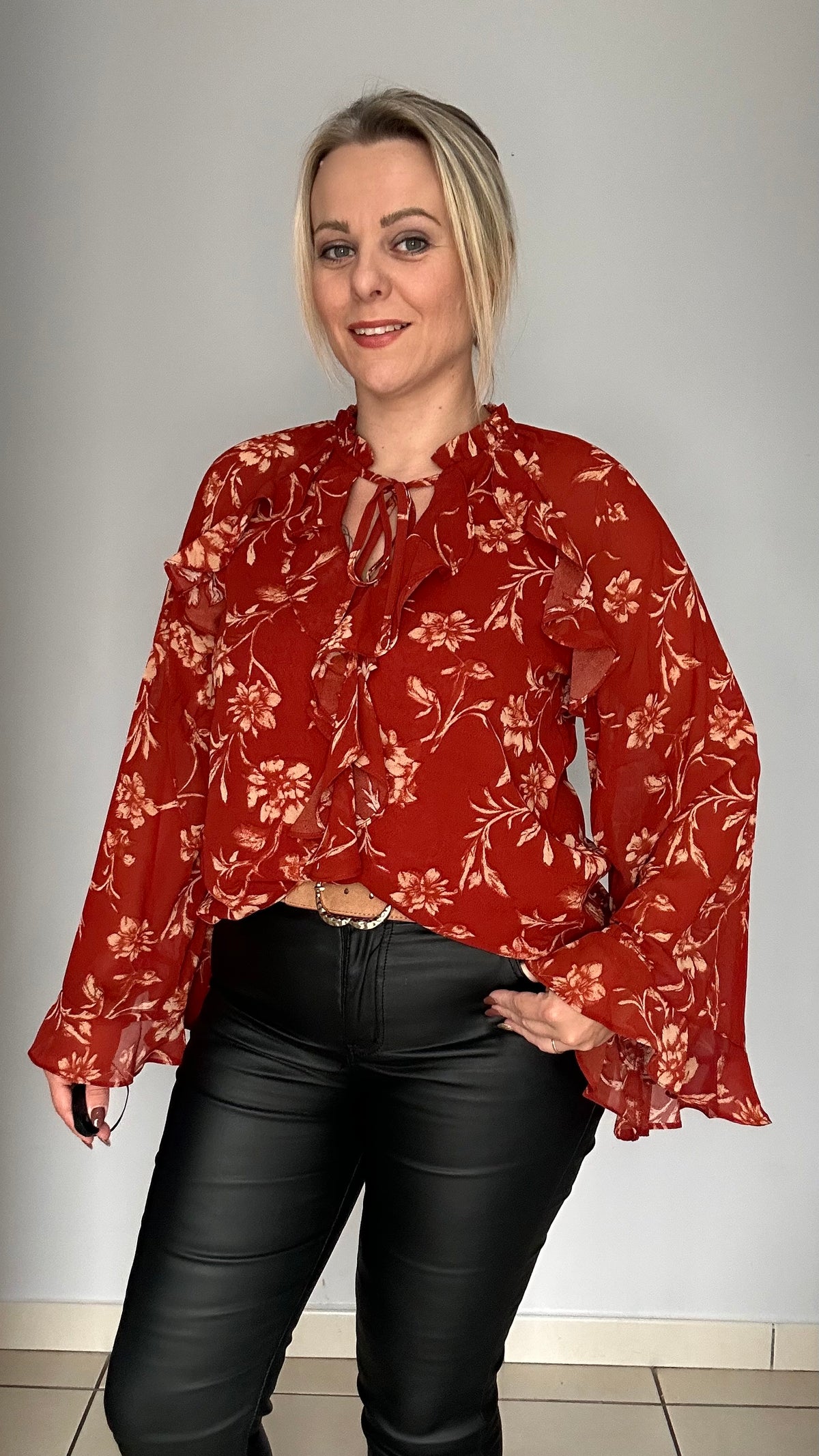 Nouvelle blouse rouge ❤️