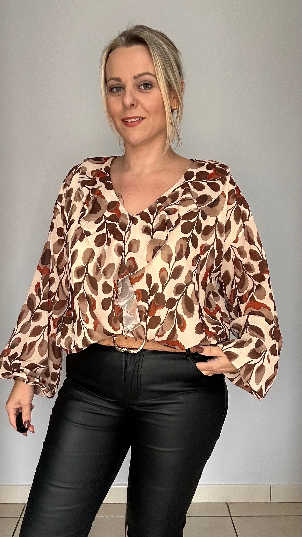 Blouse fluide imprimée col volanté