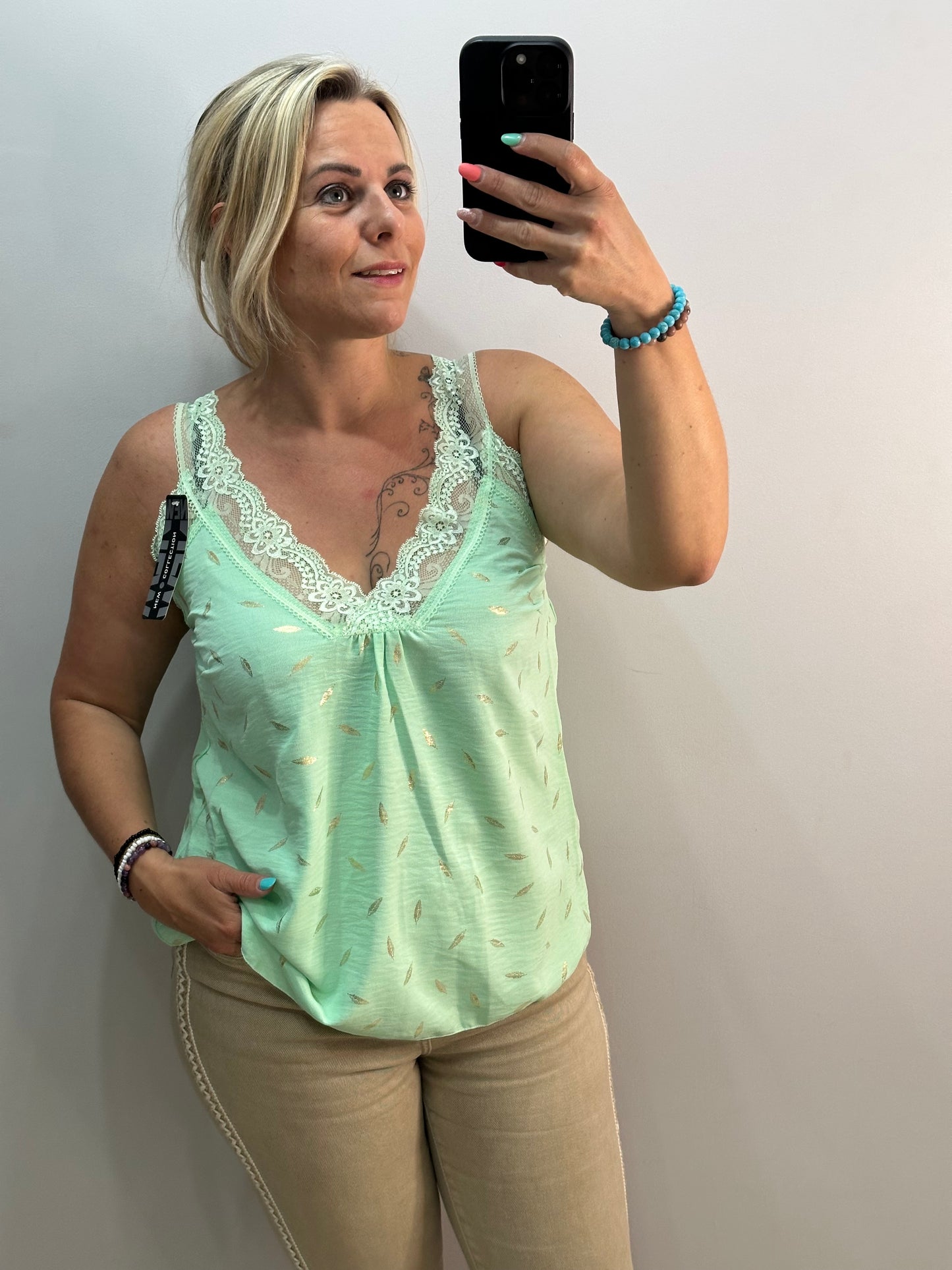 Top fluide en dentelle