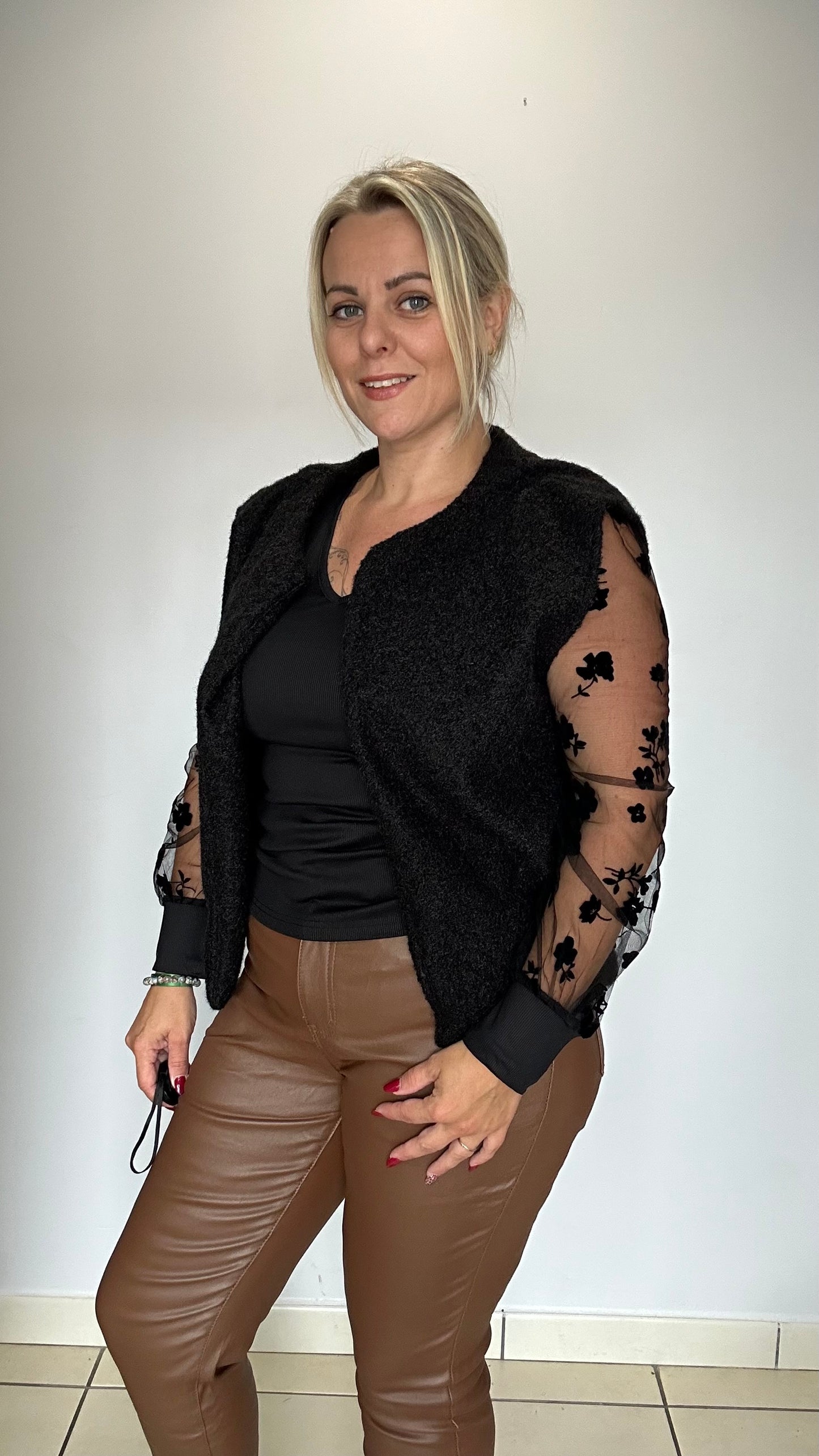 Top chic et élégant avec 
manches dentelles