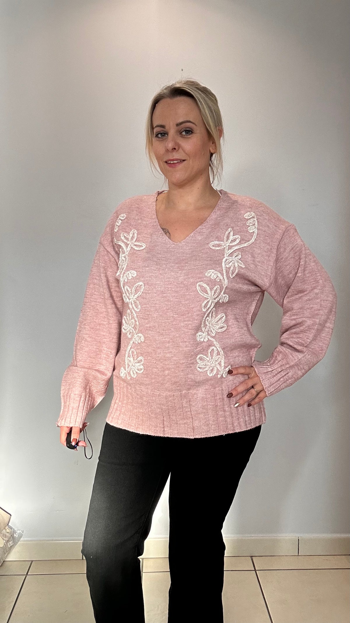 Pull brodé automne-hiver ✨