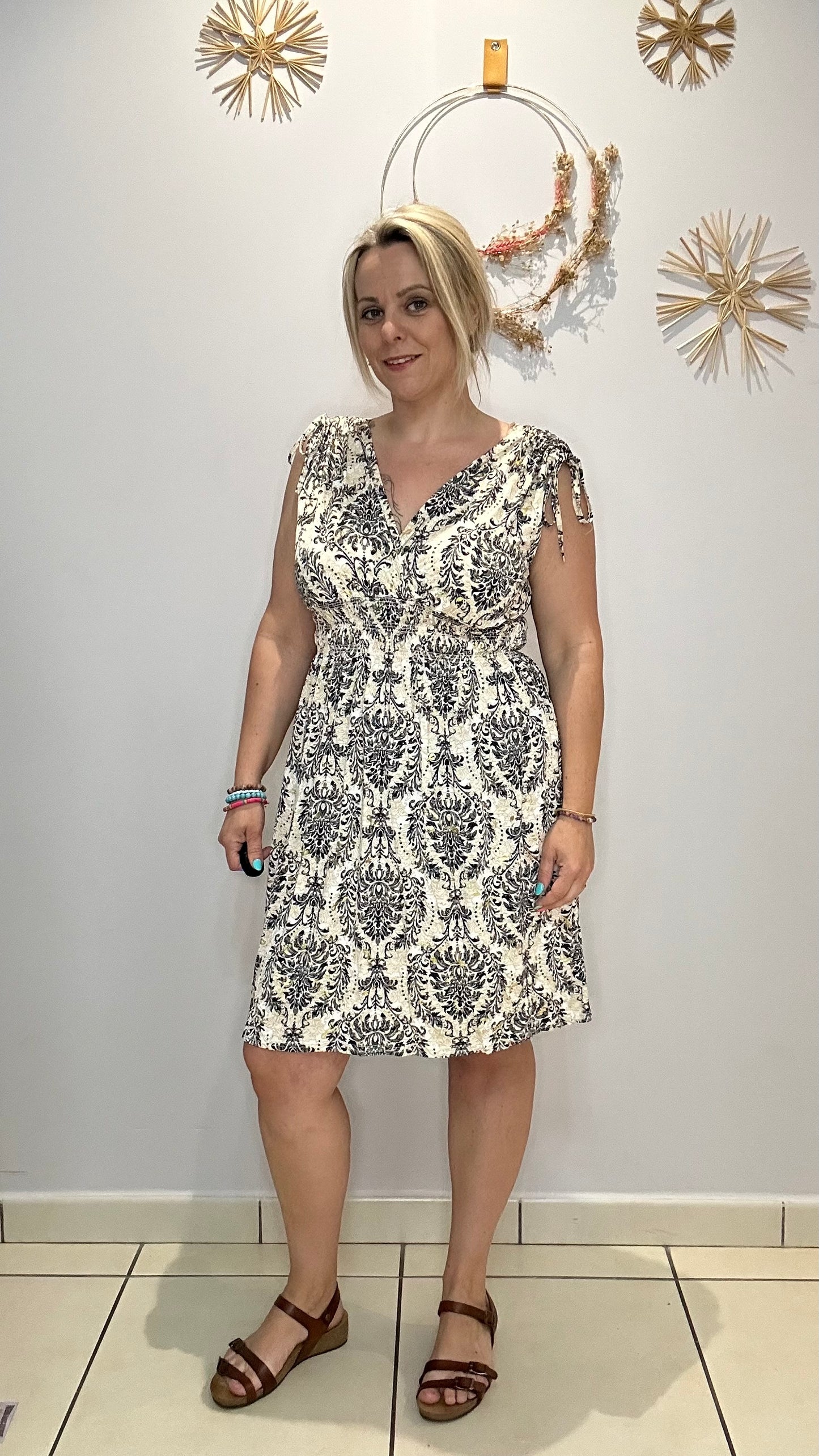 Robe courte en V (J026-100)