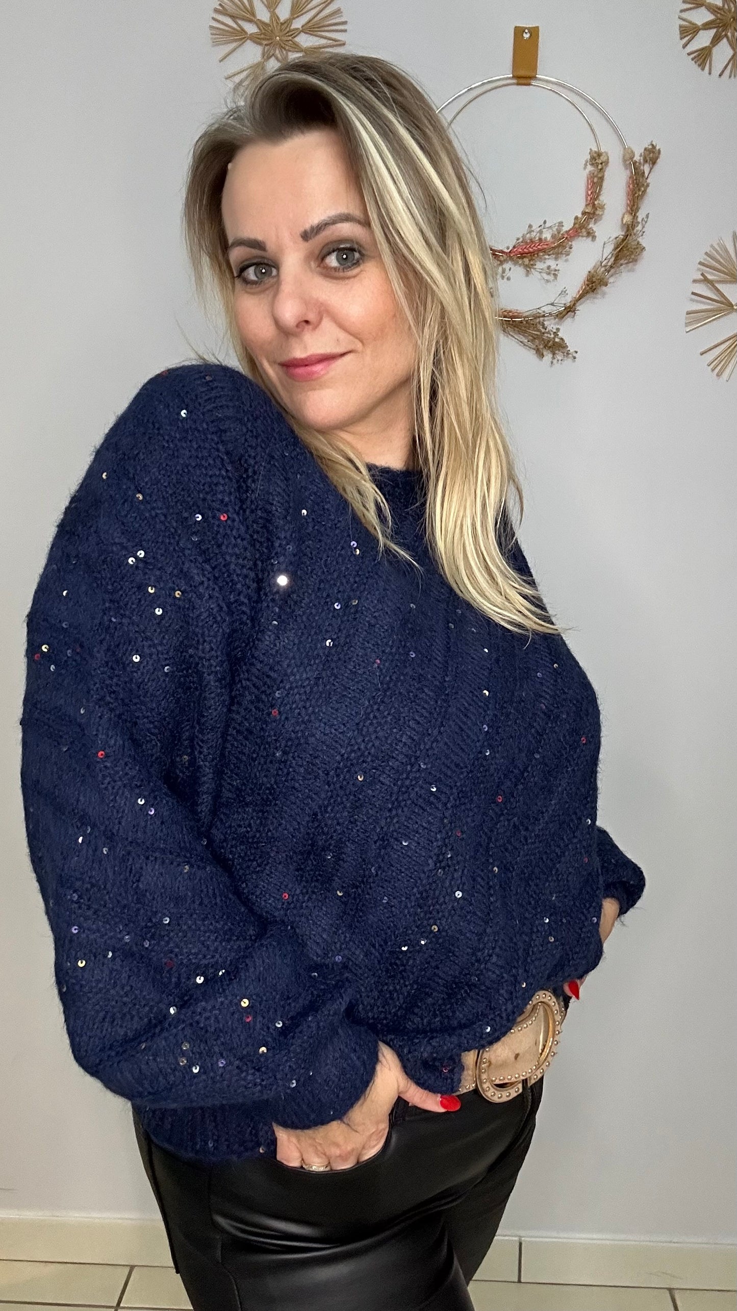 Pull en maille douce orné de sequins
