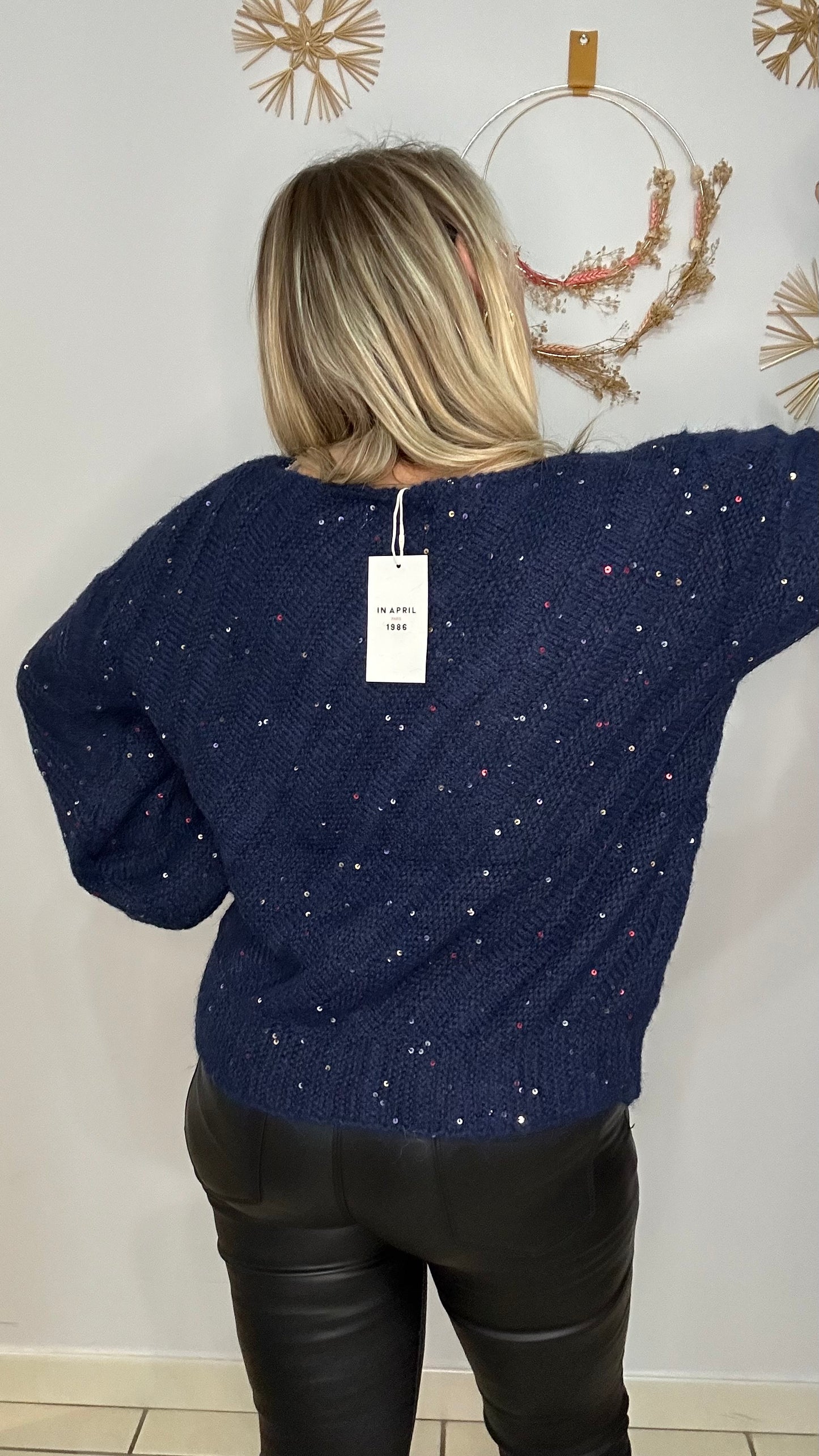 Pull en maille douce orné de sequins