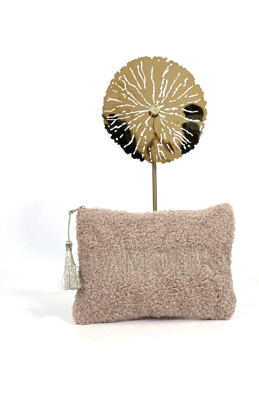 Pochette à pompon amour