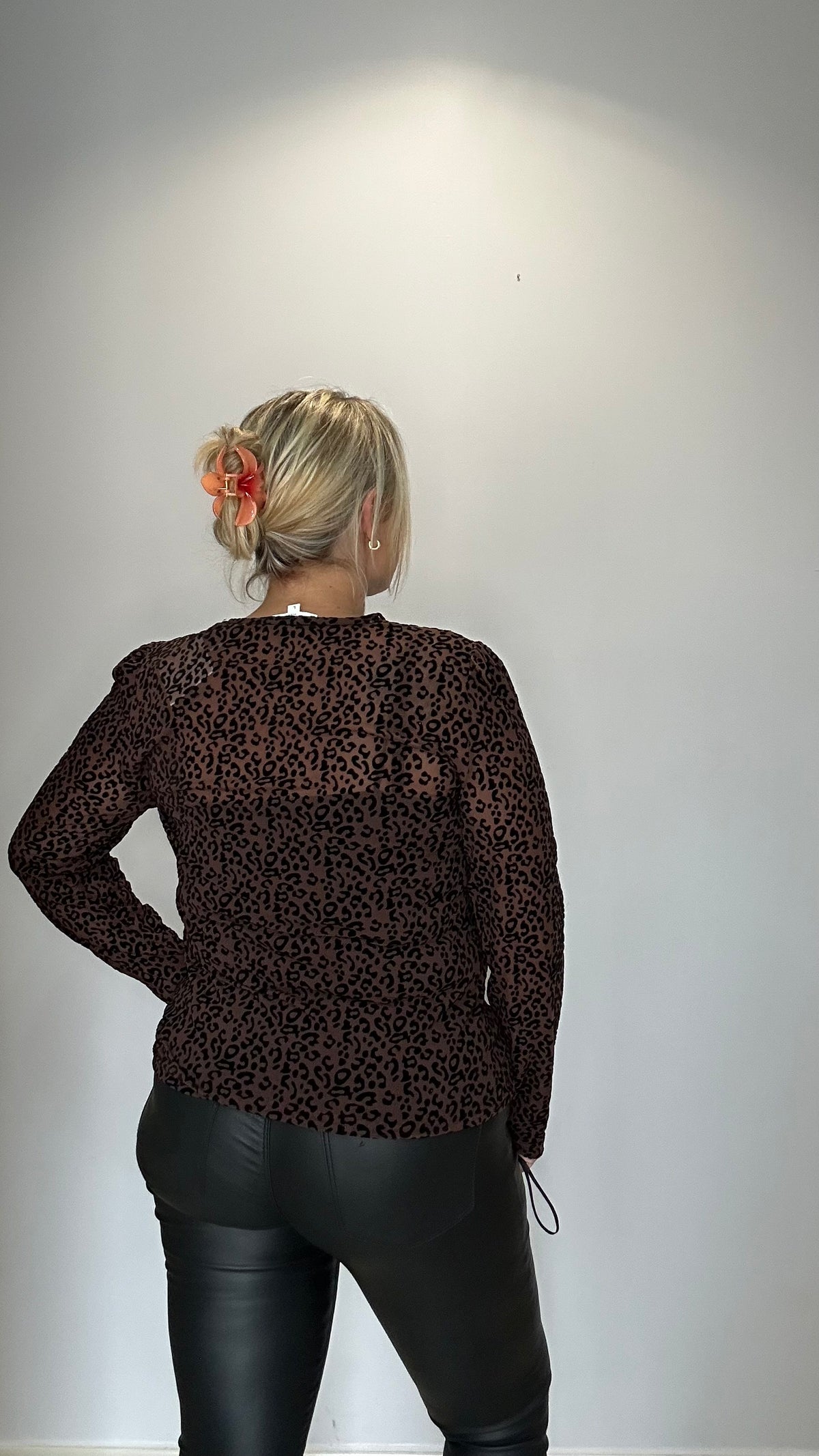 Top léopard chocolat effet velours