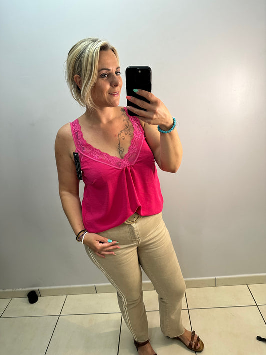 Top fluide en dentelle